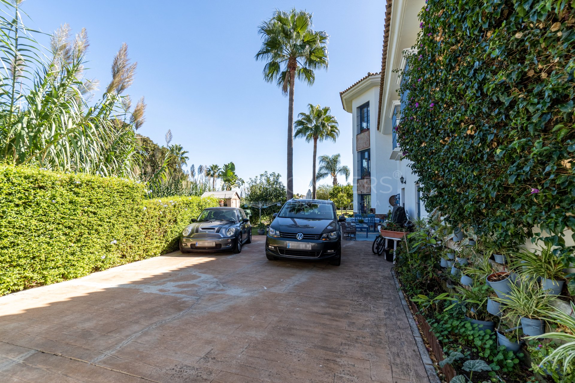 Spacious 6-Bedroom Family Villa with Garden in Sotogrande Zone B