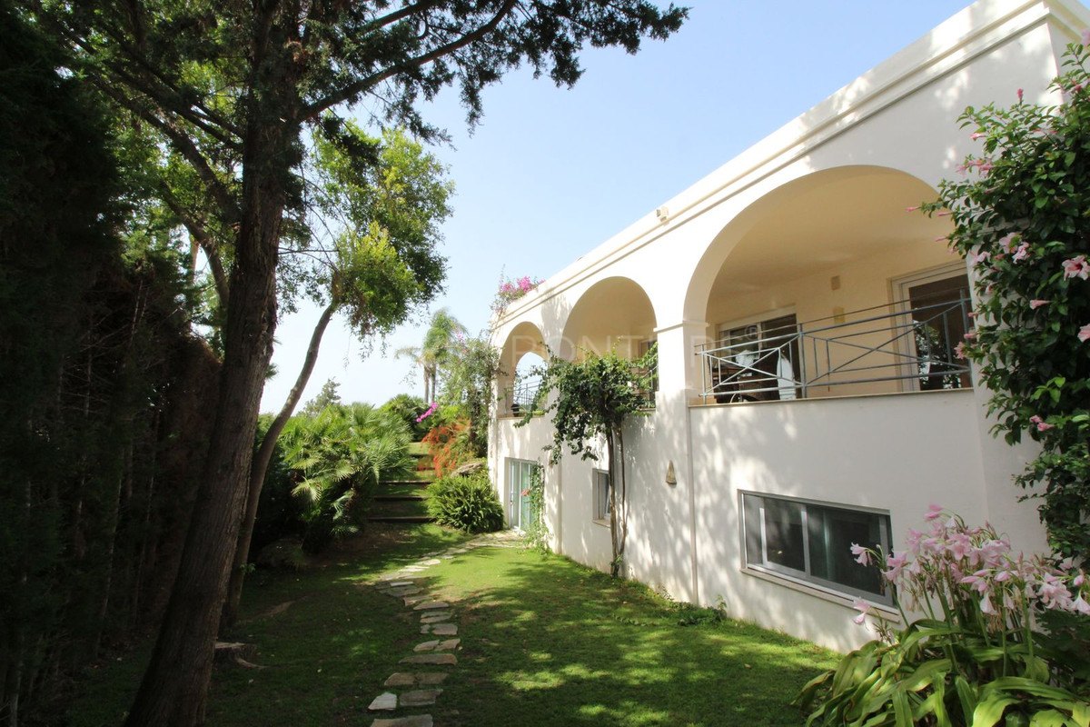Elegant classical villa with sea, golf and countryside views in Sotogrande Alto