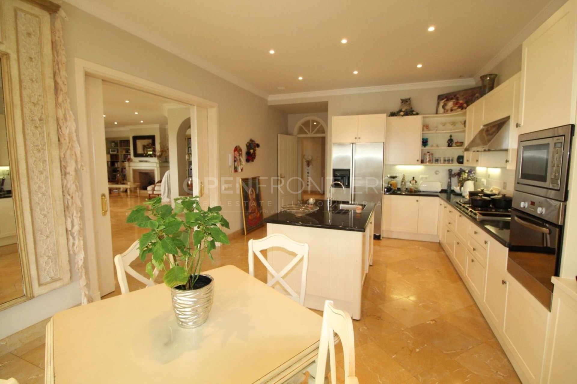 Elegant classical villa with sea, golf and countryside views in Sotogrande Alto