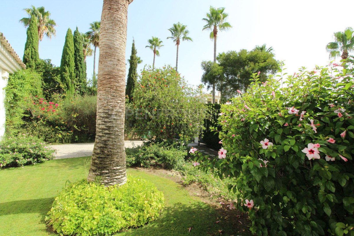 Elegant classical villa with sea, golf and countryside views in Sotogrande Alto
