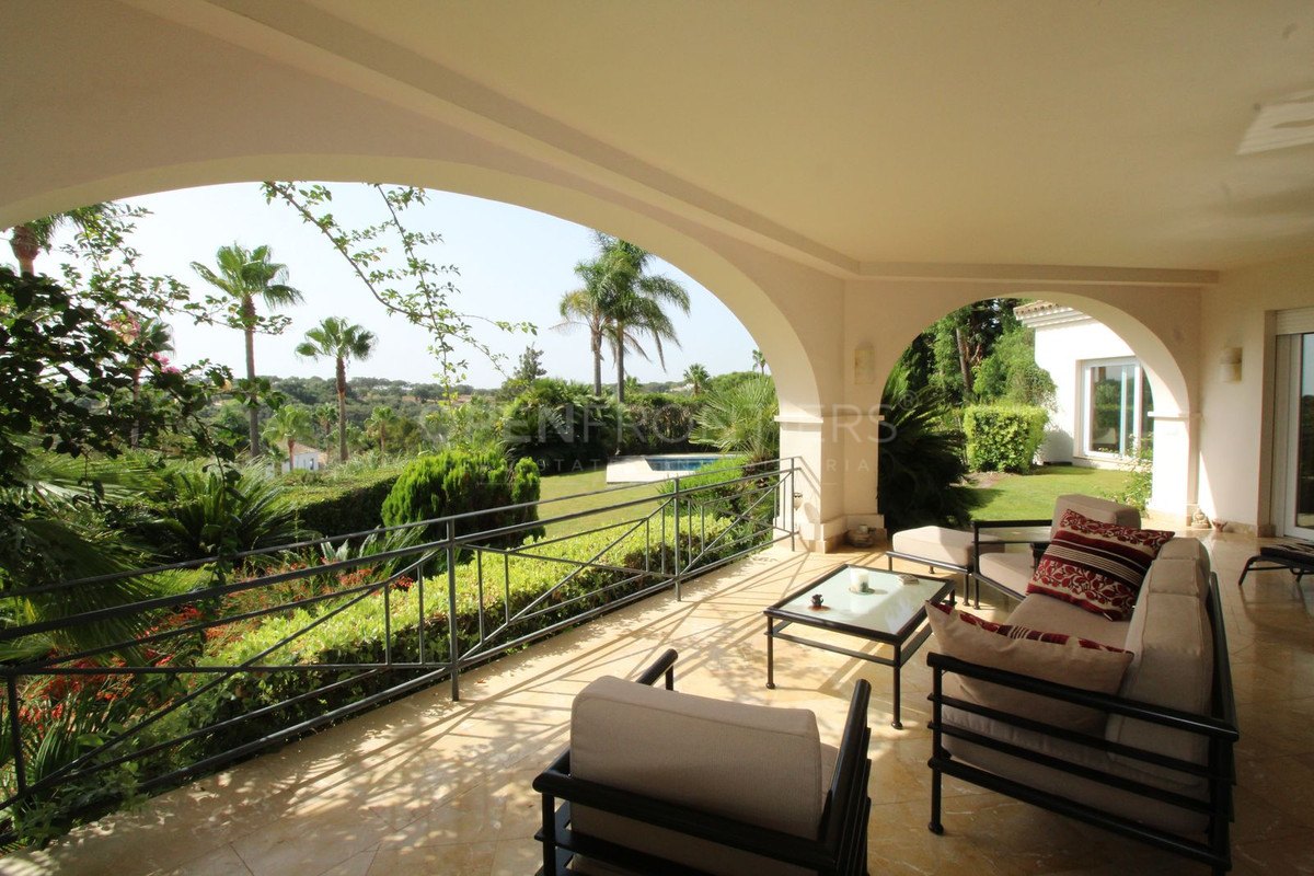 Elegant classical villa with sea, golf and countryside views in Sotogrande Alto