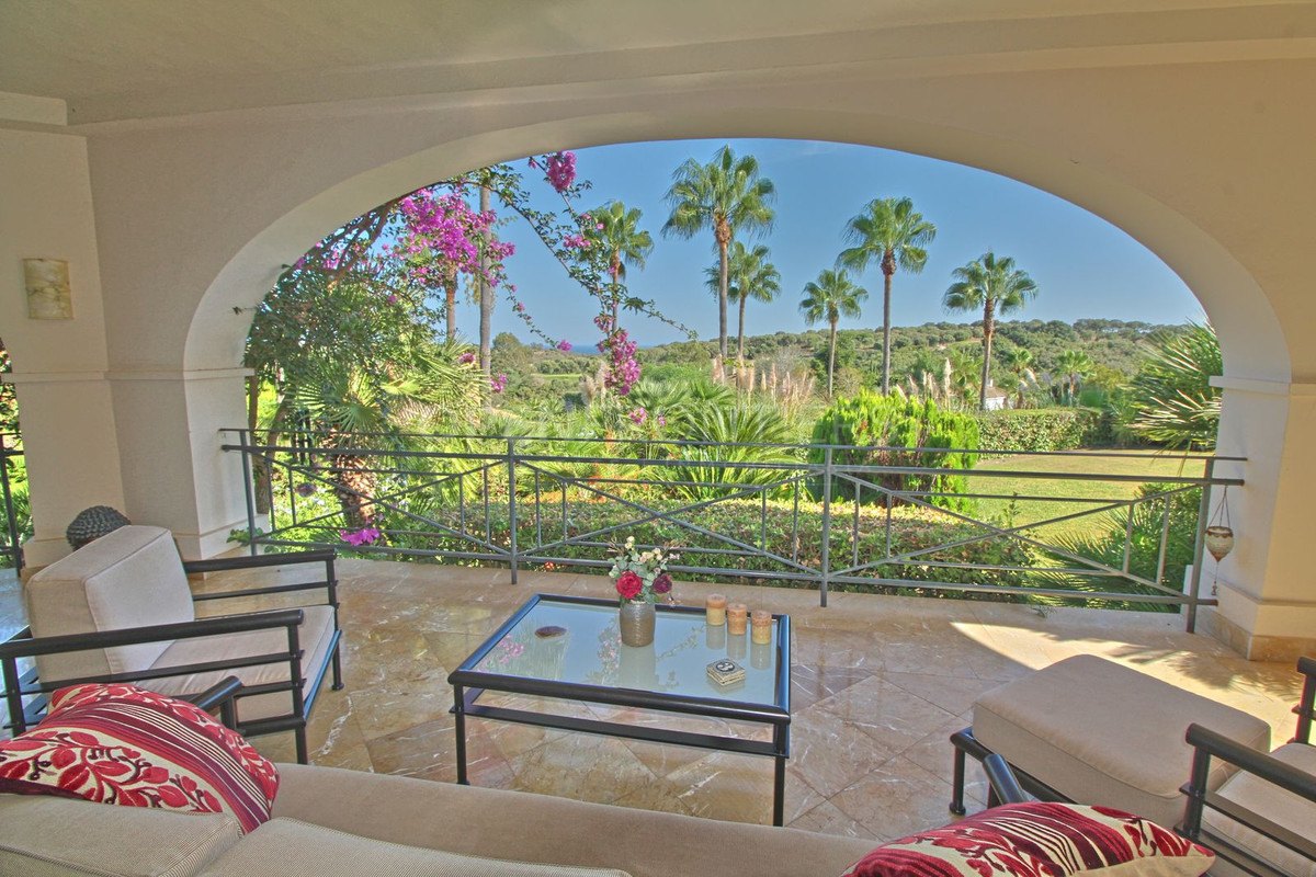 Elegant classical villa with sea, golf and countryside views in Sotogrande Alto