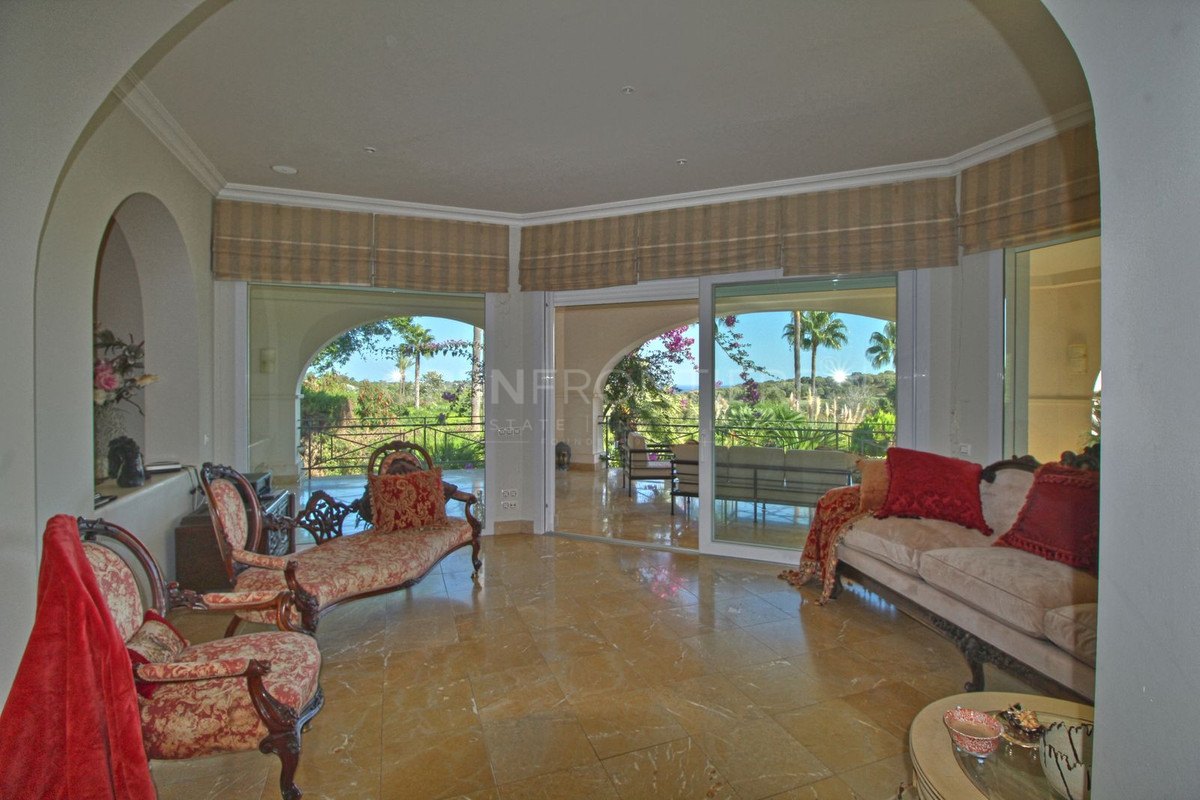 Elegant classical villa with sea, golf and countryside views in Sotogrande Alto