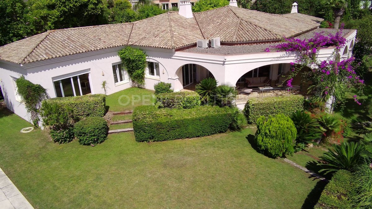 Elegant classical villa with sea, golf and countryside views in Sotogrande Alto