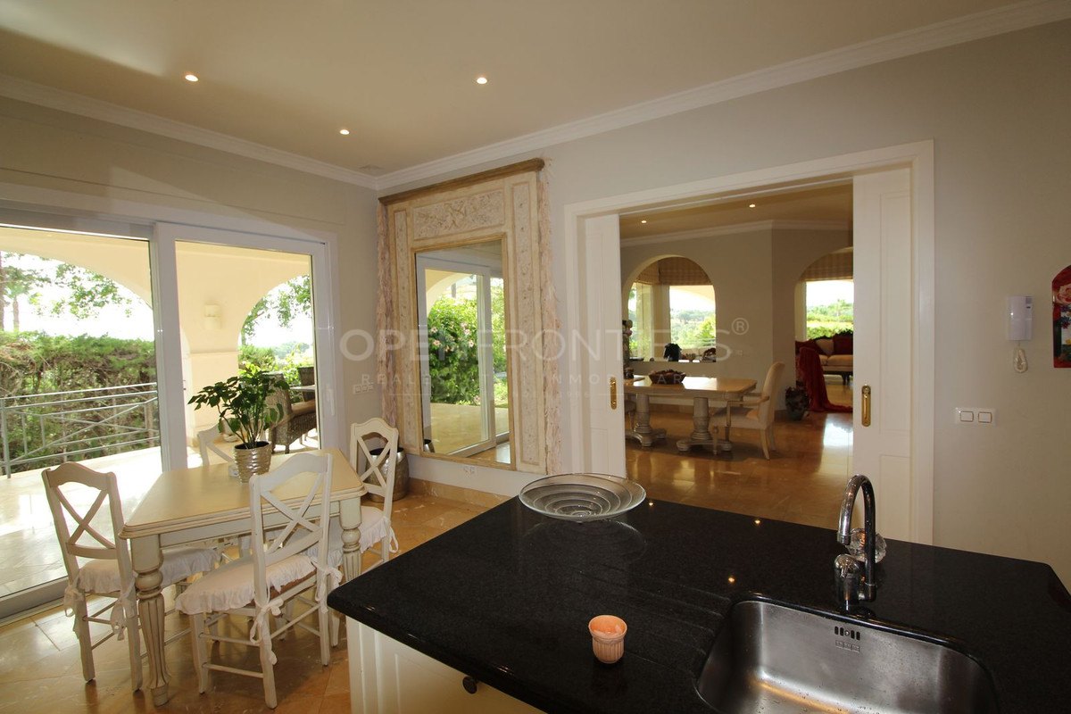 Elegant classical villa with sea, golf and countryside views in Sotogrande Alto
