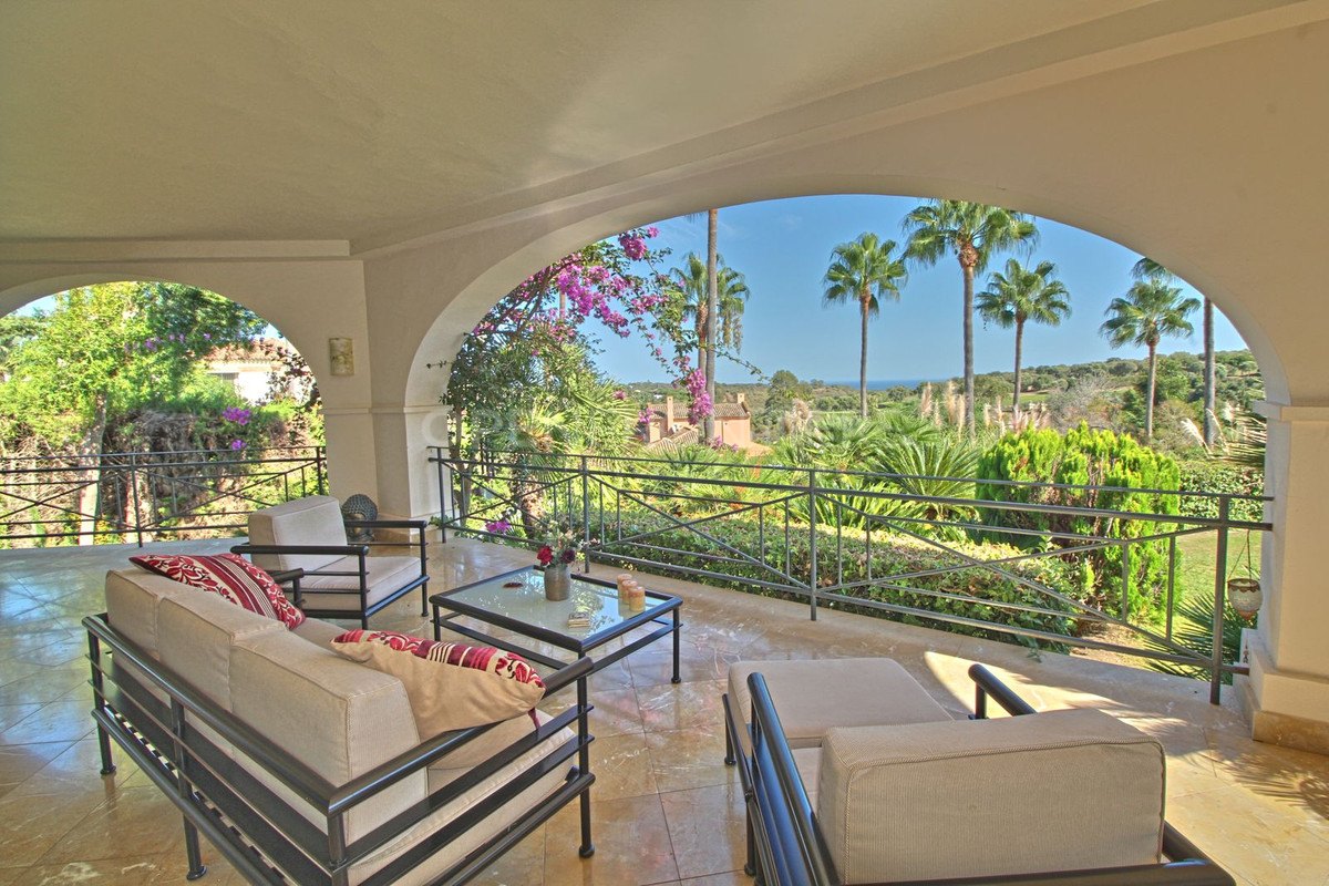 Elegant classical villa with sea, golf and countryside views in Sotogrande Alto