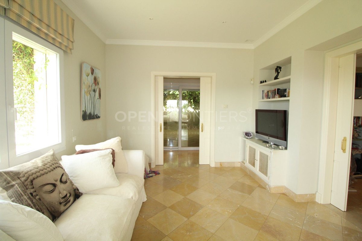 Elegant classical villa with sea, golf and countryside views in Sotogrande Alto