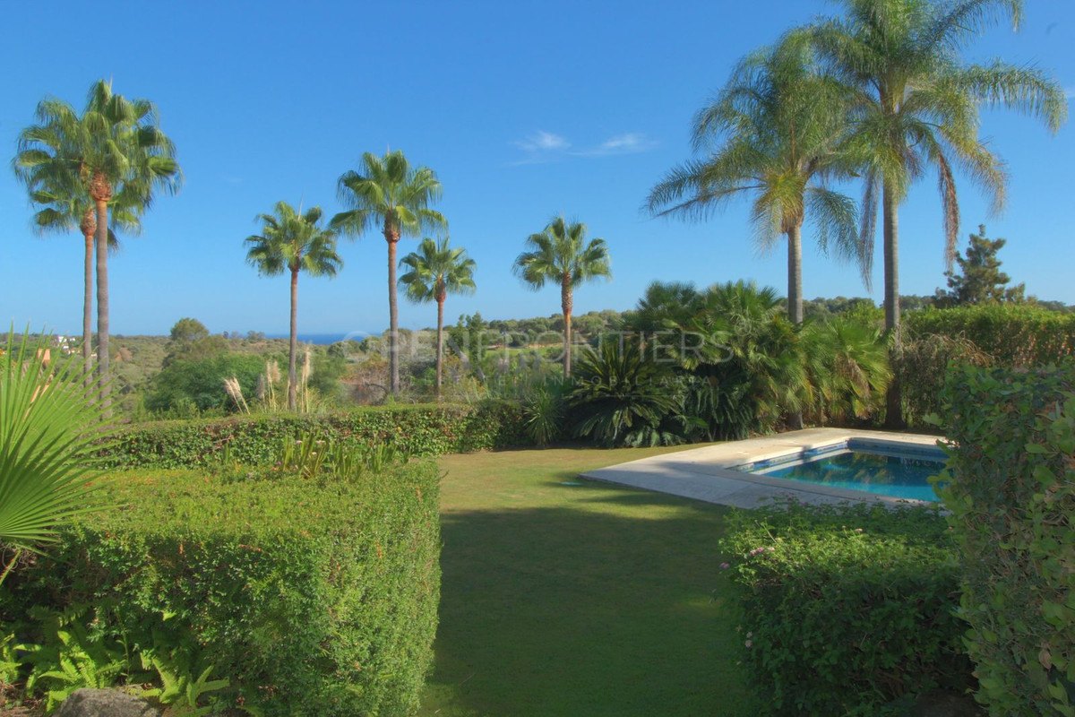Elegant classical villa with sea, golf and countryside views in Sotogrande Alto