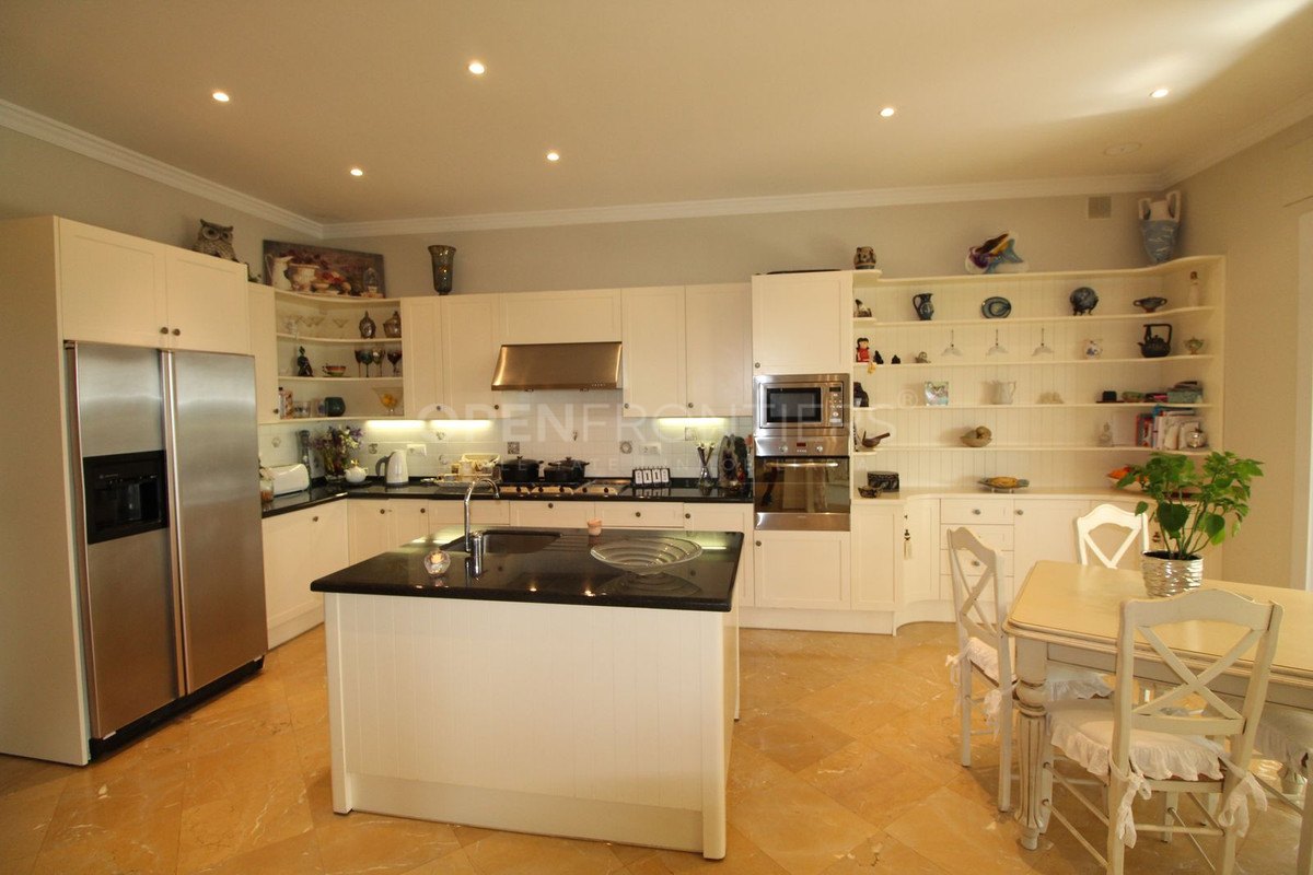 Elegant classical villa with sea, golf and countryside views in Sotogrande Alto