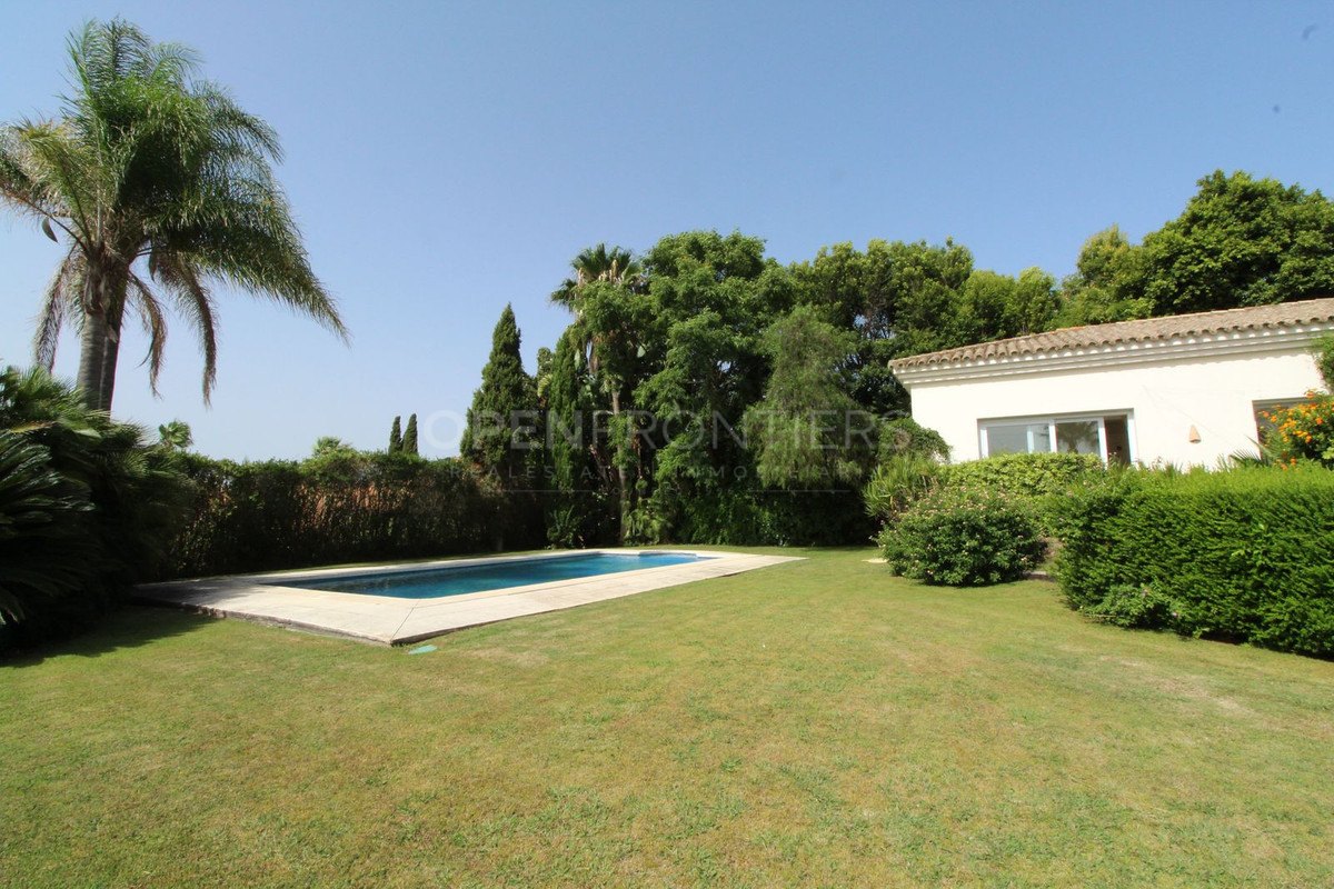 Elegant classical villa with sea, golf and countryside views in Sotogrande Alto