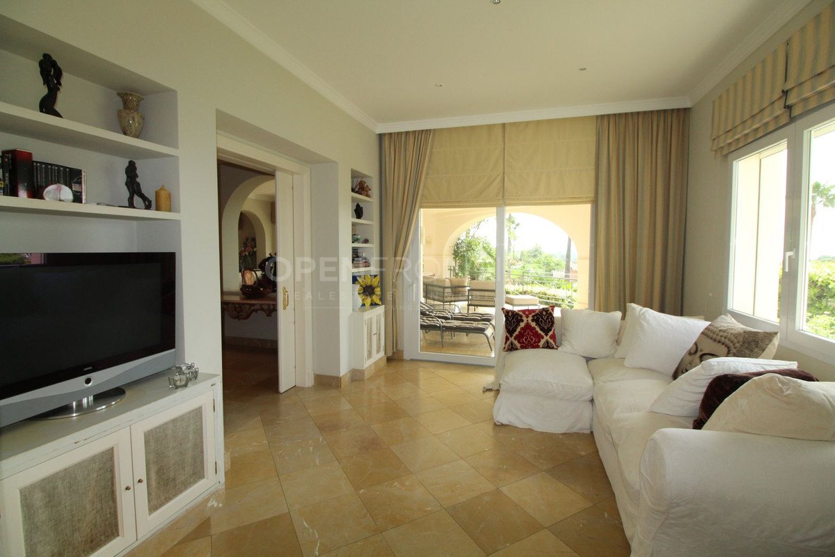 Elegant classical villa with sea, golf and countryside views in Sotogrande Alto