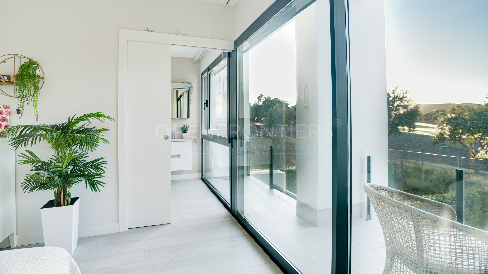 Modern townhouse in San Roque Club with golf views