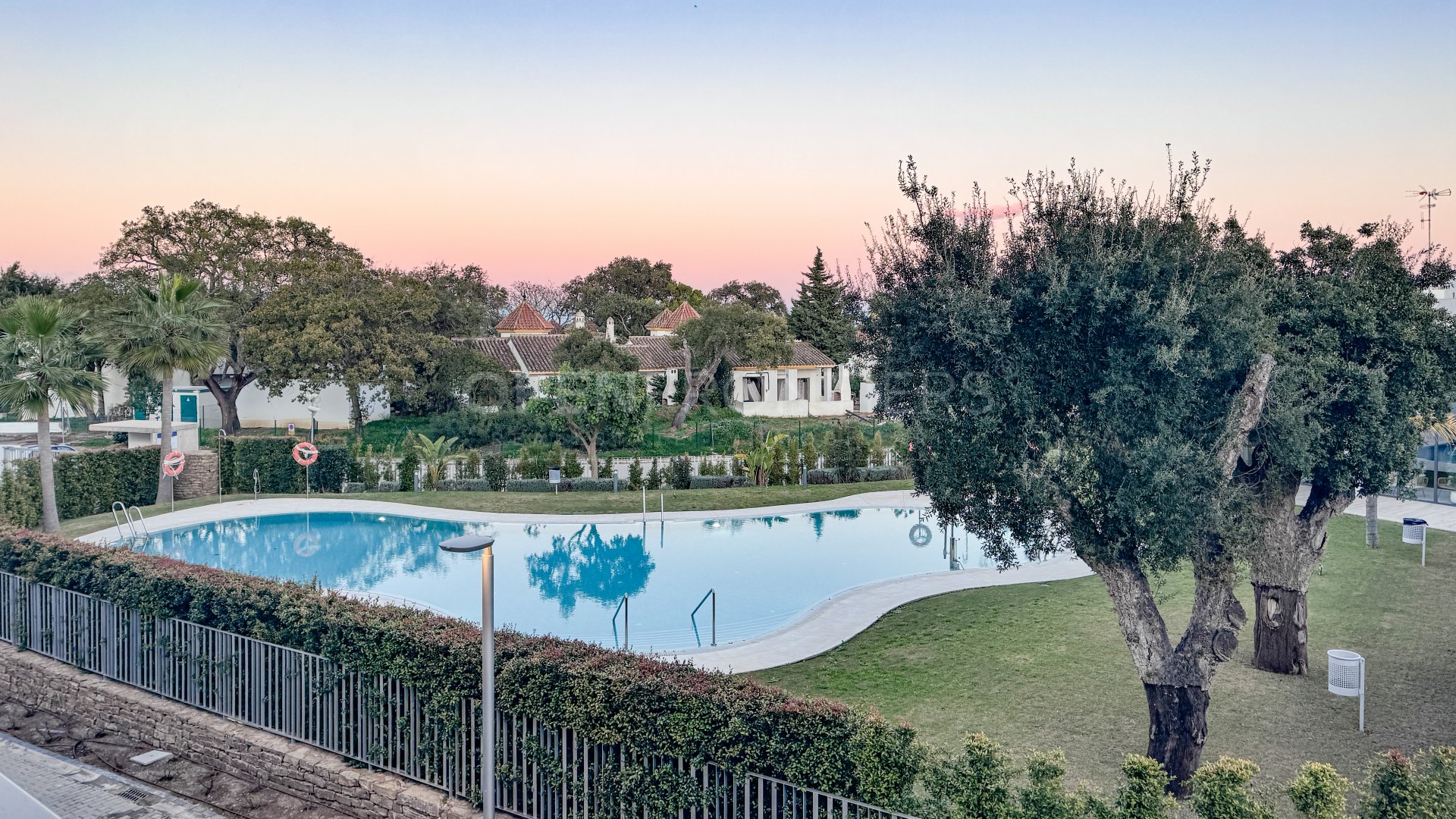 Modern townhouse in San Roque Club with golf views