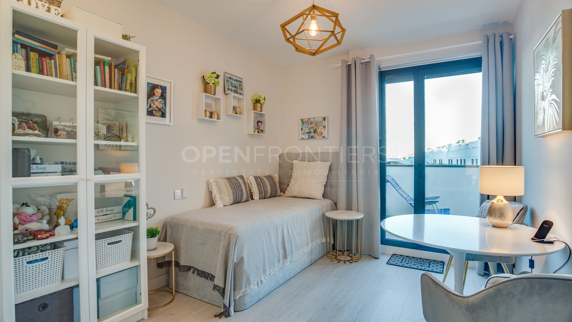 Modern townhouse in San Roque Club with golf views