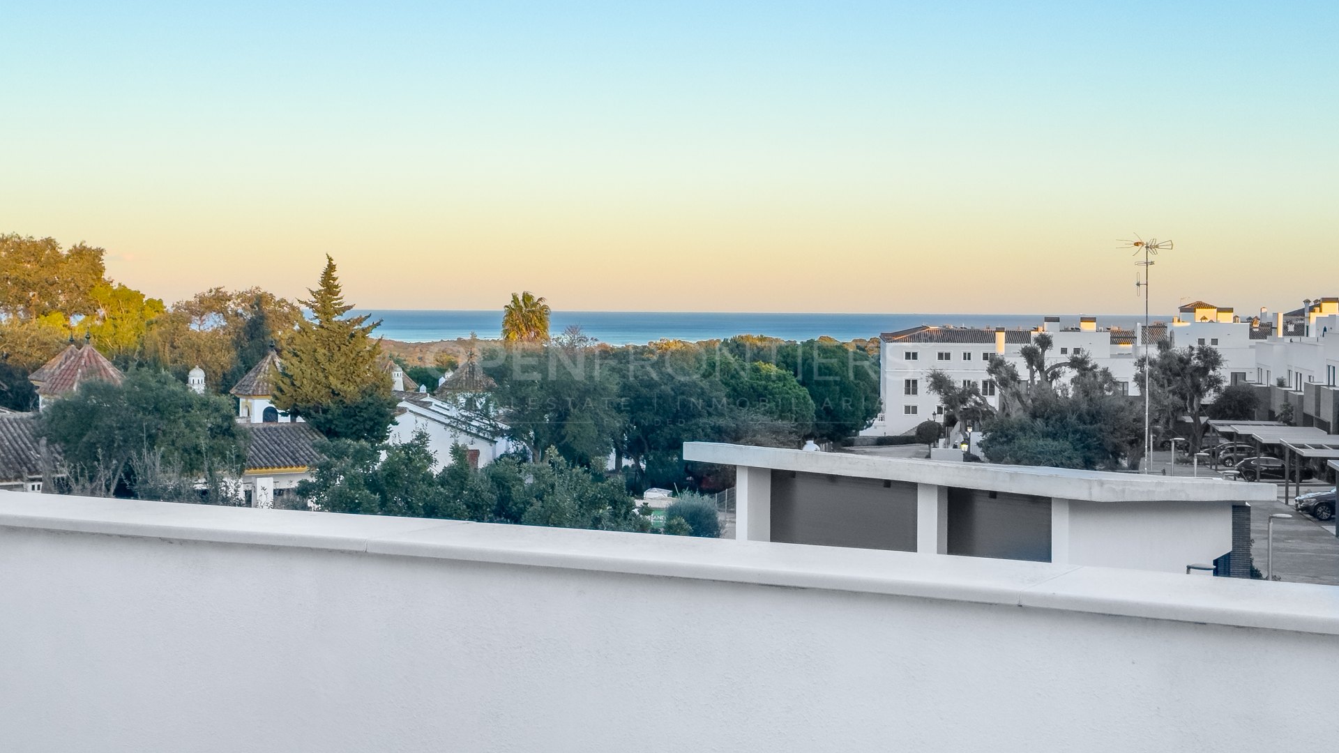 Modern townhouse in San Roque Club with golf views