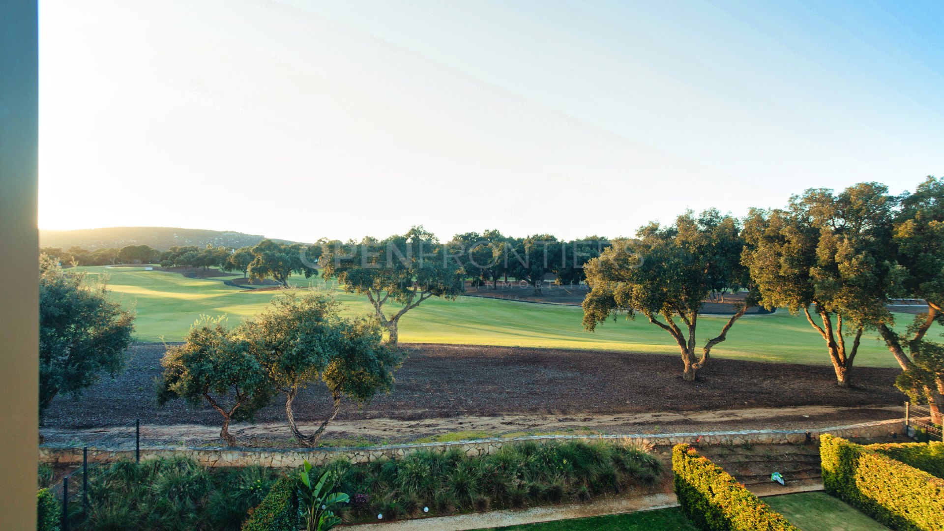 Modern townhouse in San Roque Club with golf views