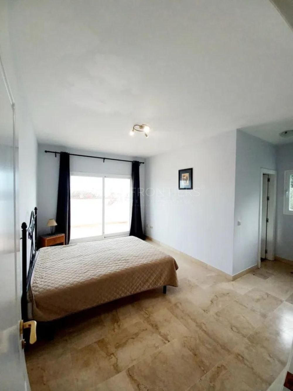 Villa en Alcaidesa Alta con piscina privada y vistas al mar