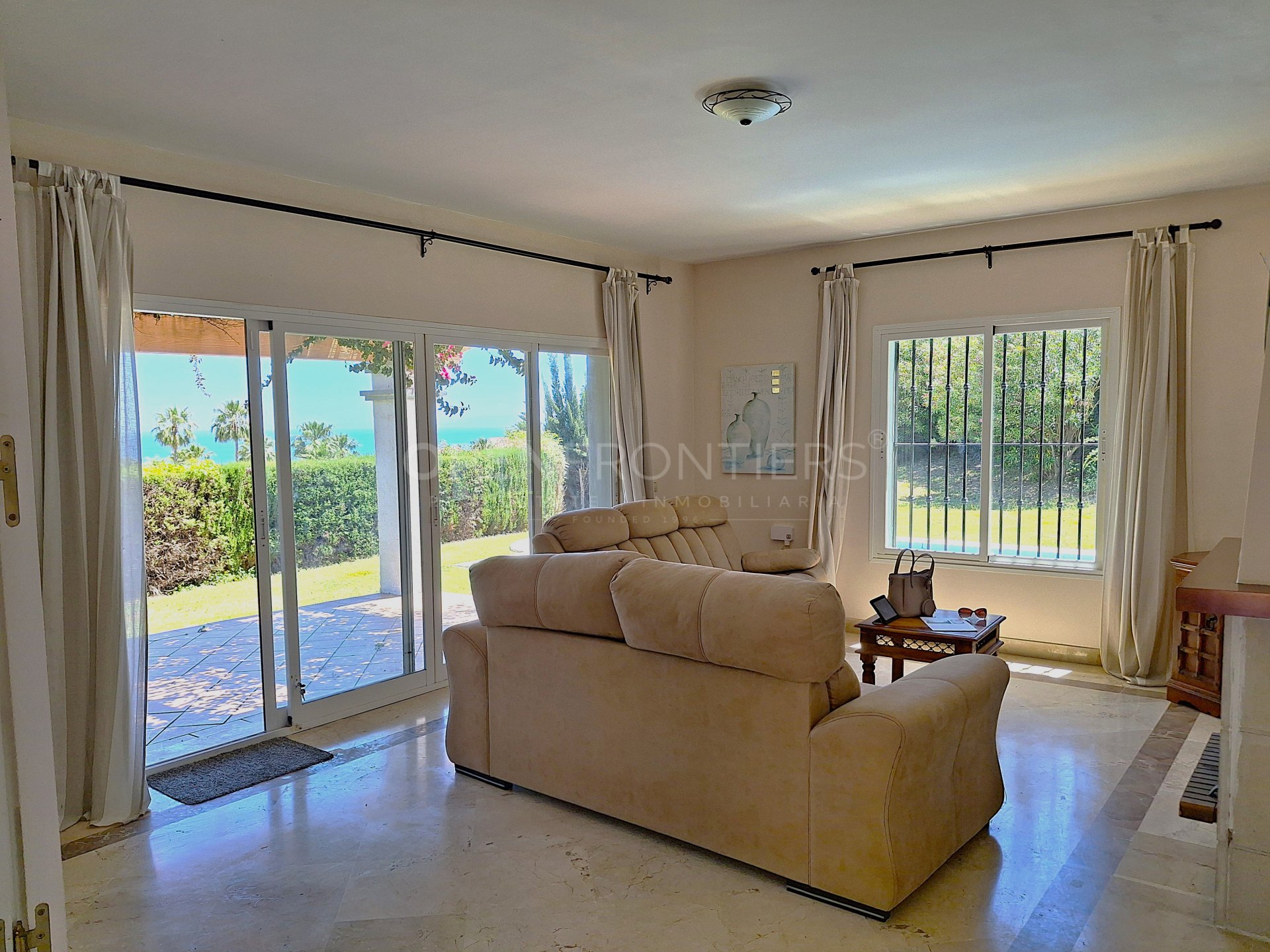 Villa en Alcaidesa Alta con piscina privada y vistas al mar