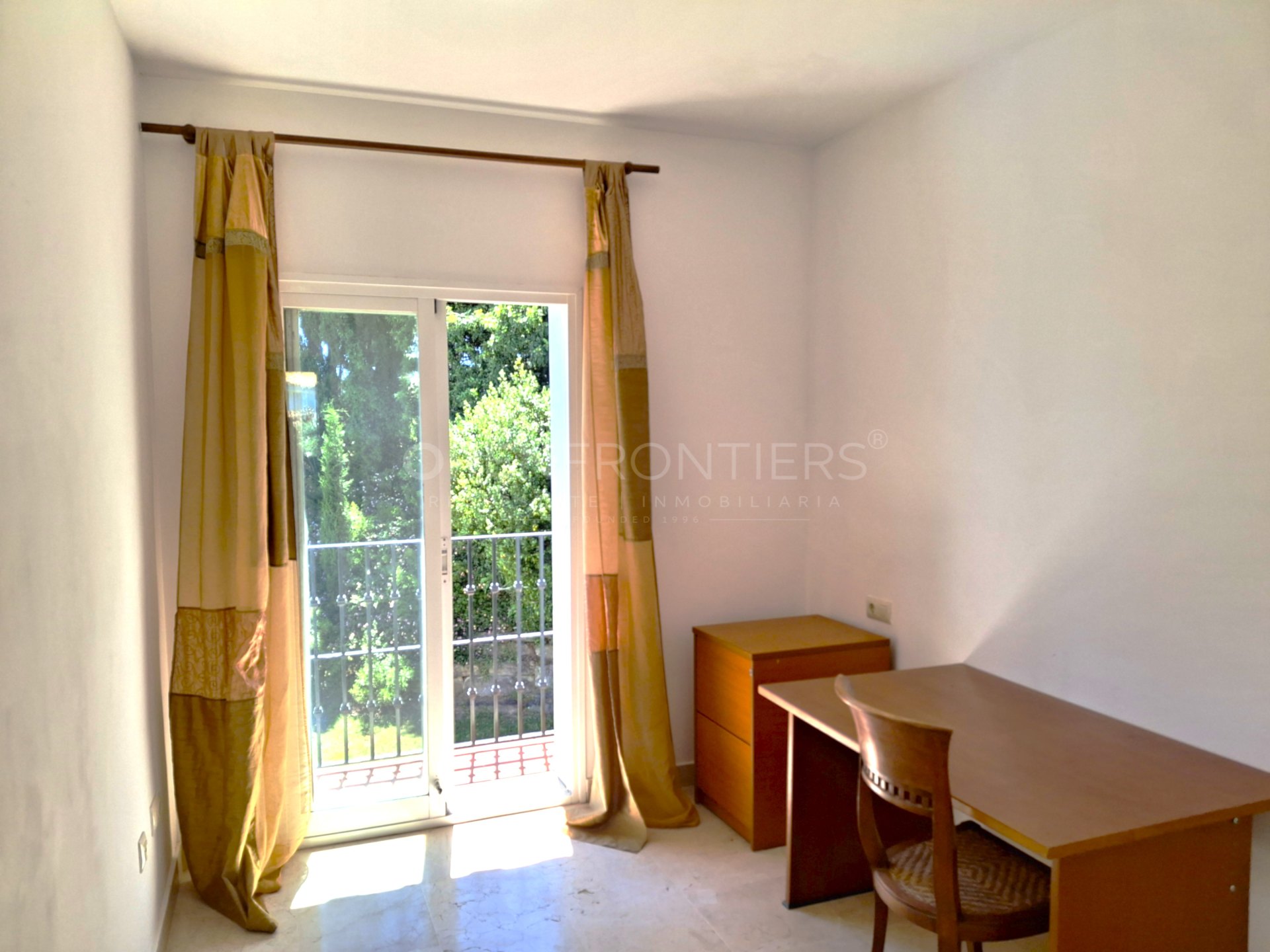 Villa en Alcaidesa Alta con piscina privada y vistas al mar