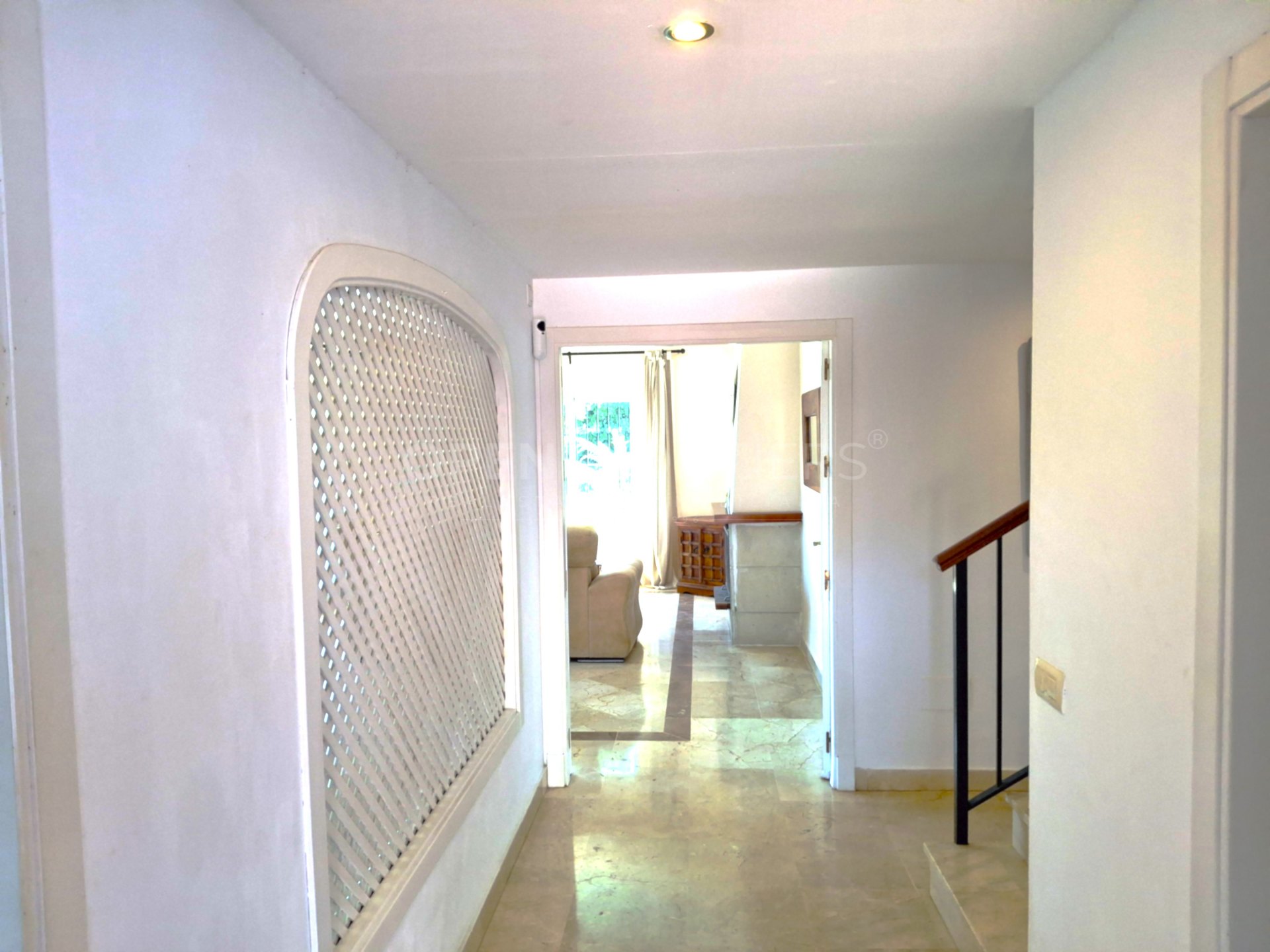 Villa en Alcaidesa Alta con piscina privada y vistas al mar