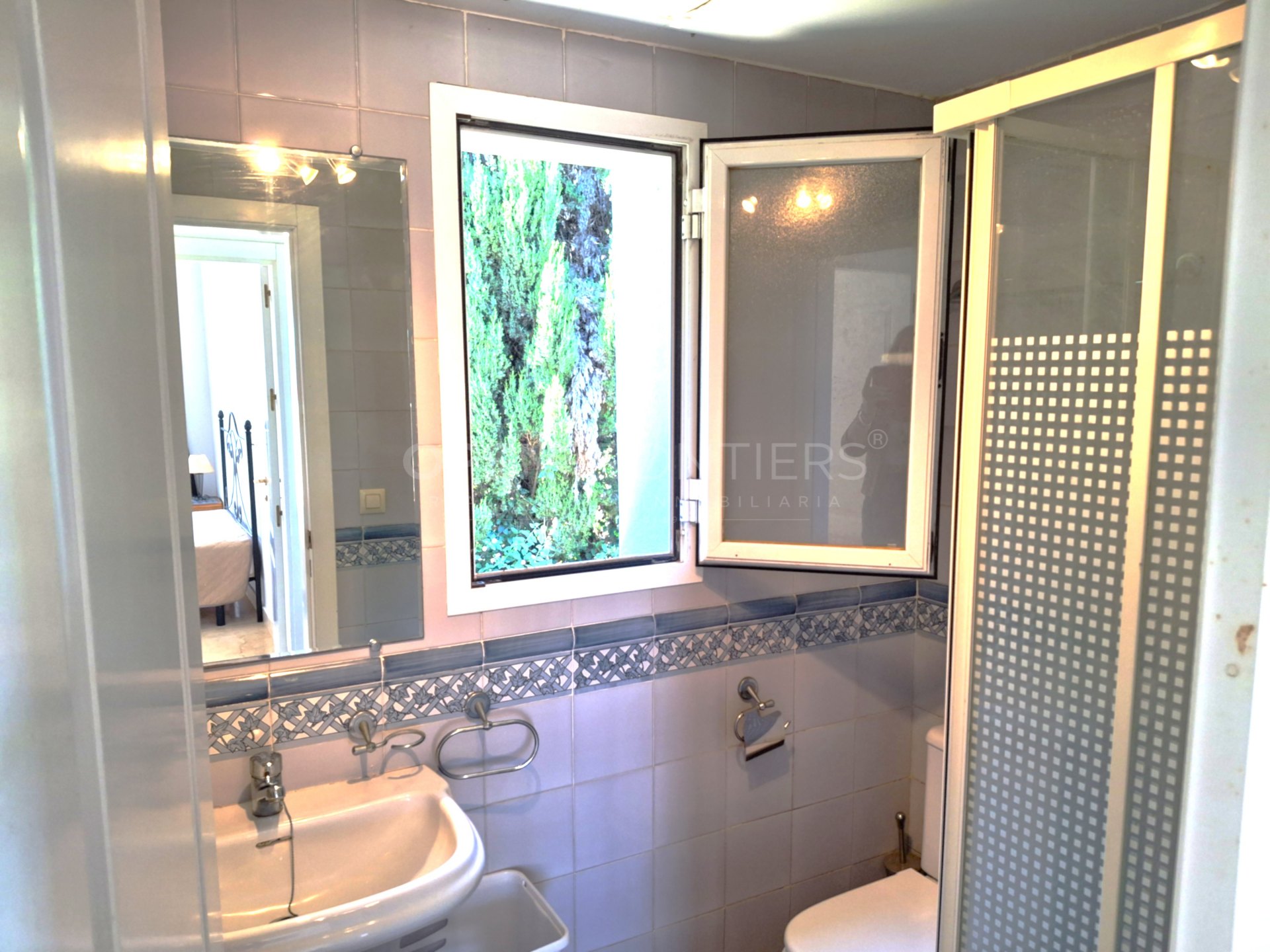 Villa en Alcaidesa Alta con piscina privada y vistas al mar