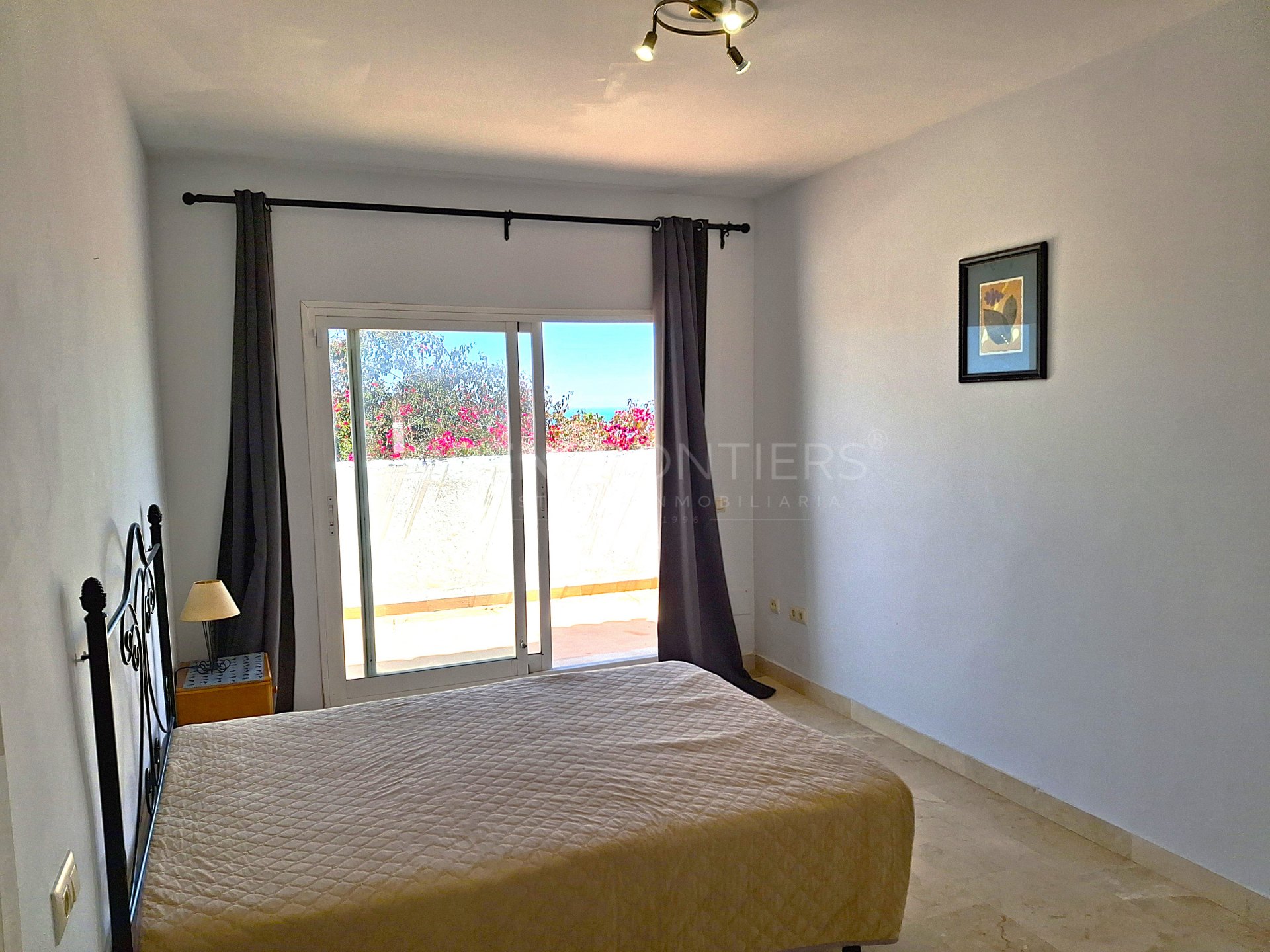 Villa en Alcaidesa Alta con piscina privada y vistas al mar