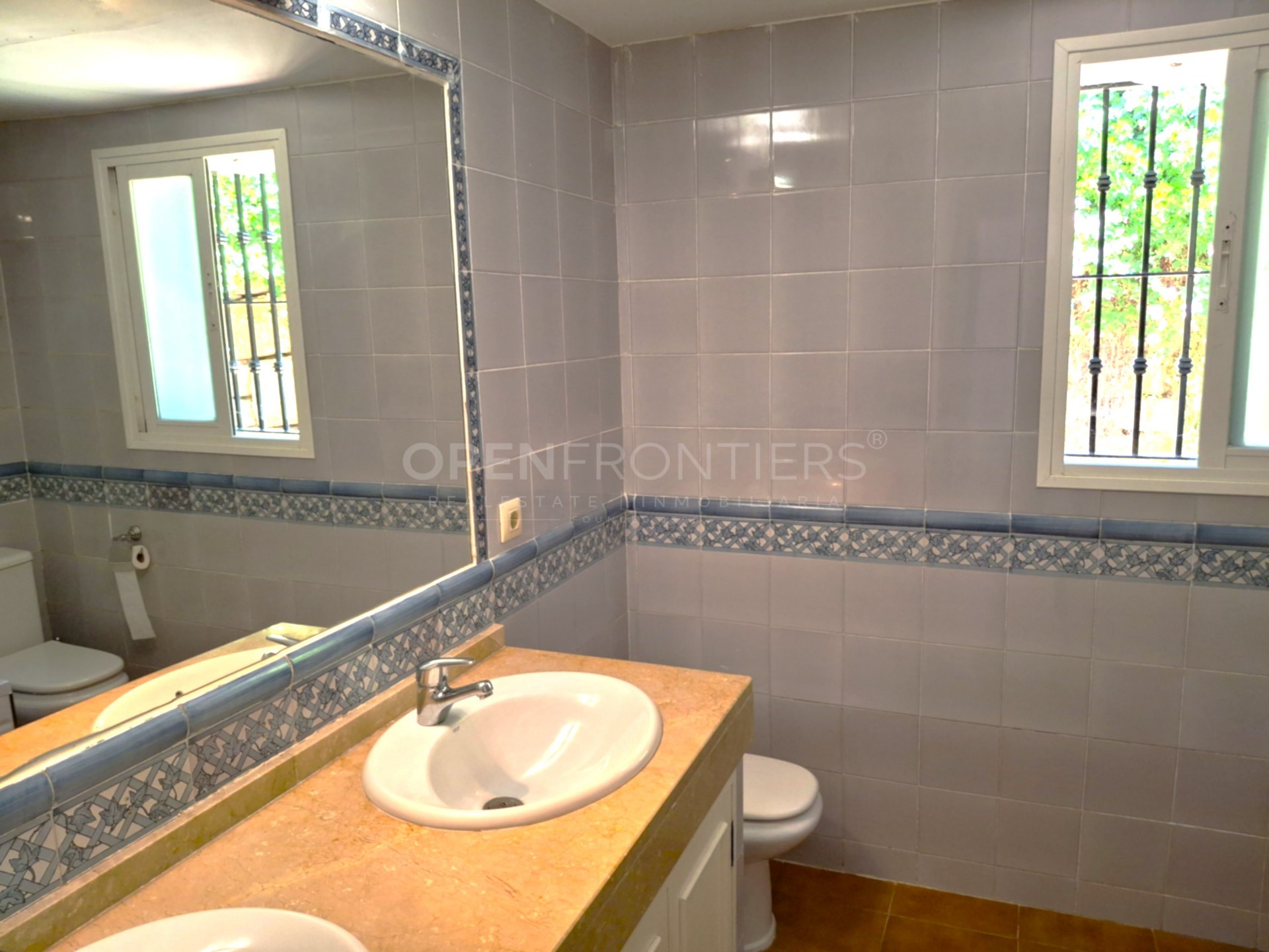Villa en Alcaidesa Alta con piscina privada y vistas al mar
