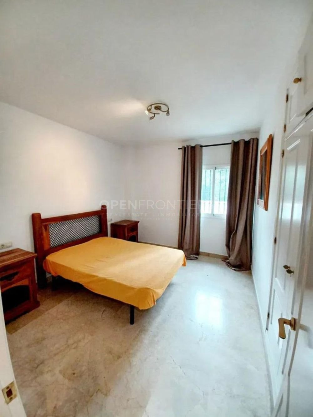 Villa en Alcaidesa Alta con piscina privada y vistas al mar
