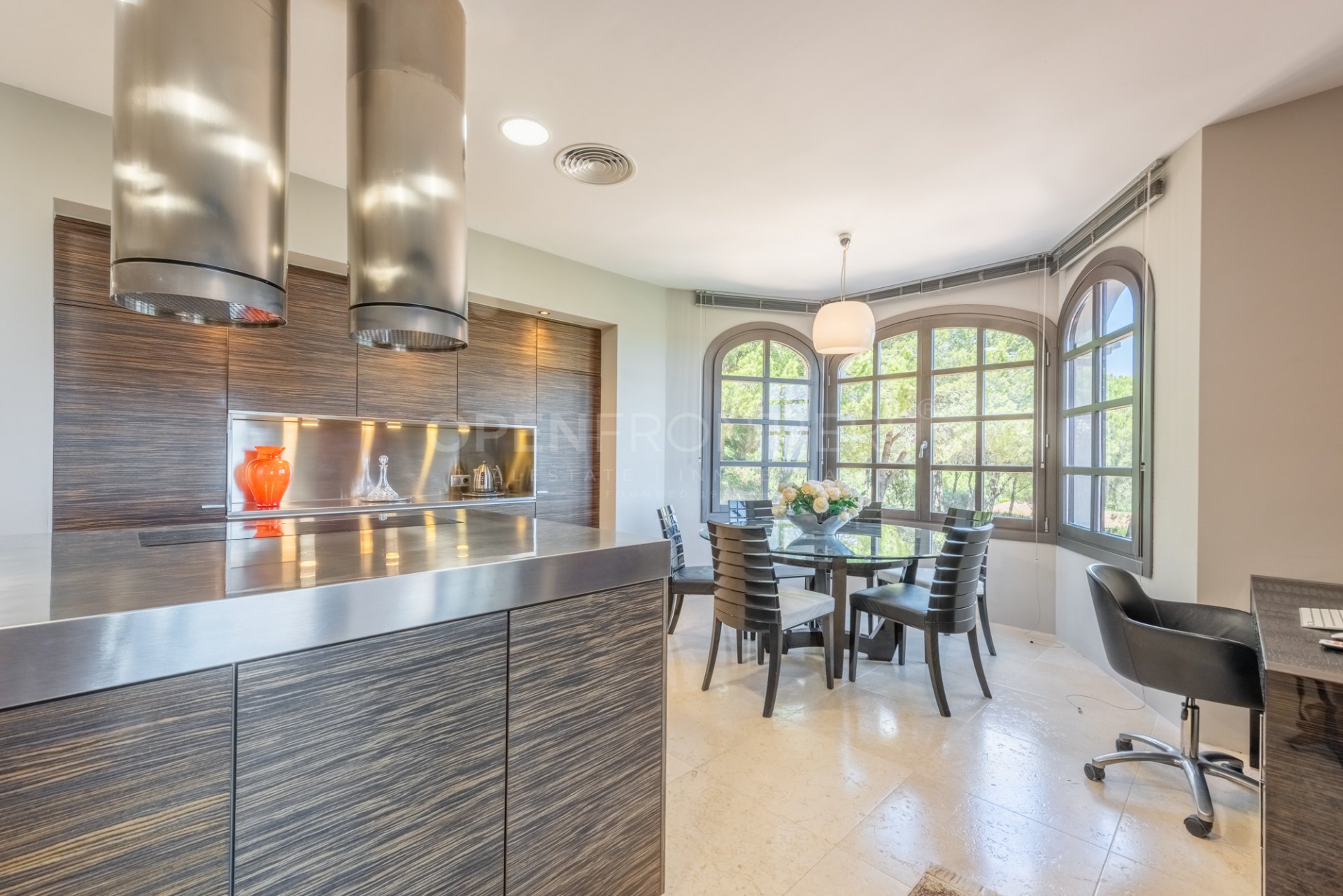Luxury villa with panoramic sea, golf and mountain views in Almenara, Sotogrande Alto