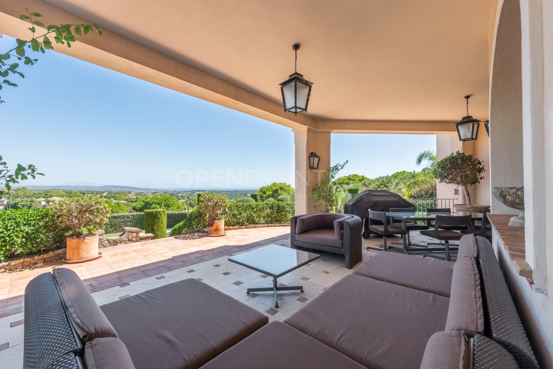 Luxury villa with panoramic sea, golf and mountain views in Almenara, Sotogrande Alto