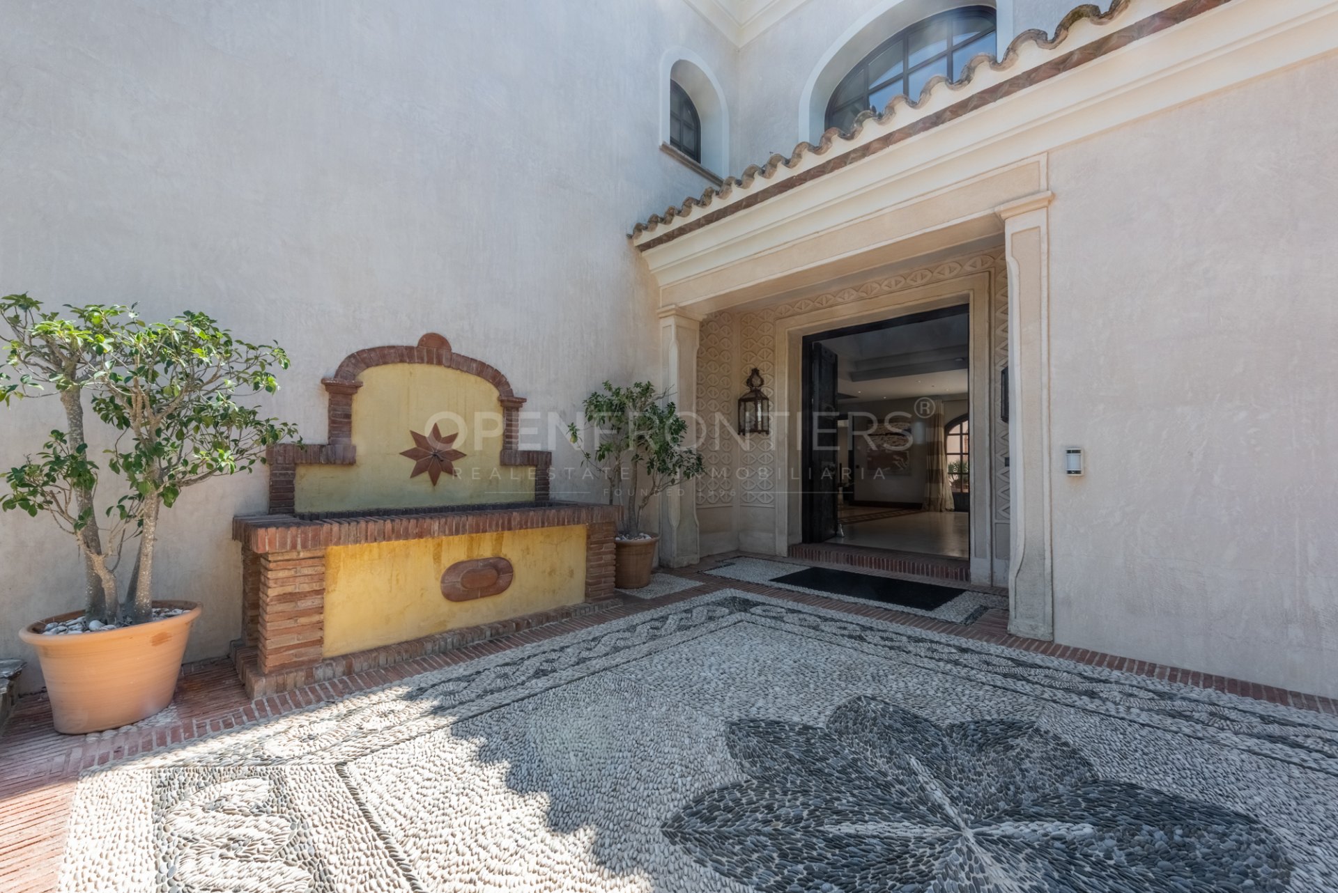 Luxury villa with panoramic sea, golf and mountain views in Almenara, Sotogrande Alto