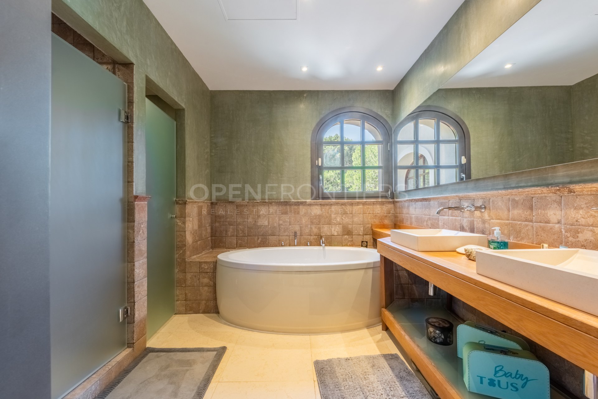 Luxury villa with panoramic sea, golf and mountain views in Almenara, Sotogrande Alto