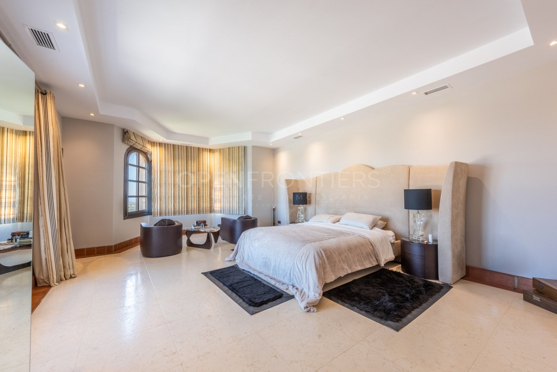 Luxury villa with panoramic sea, golf and mountain views in Almenara, Sotogrande Alto