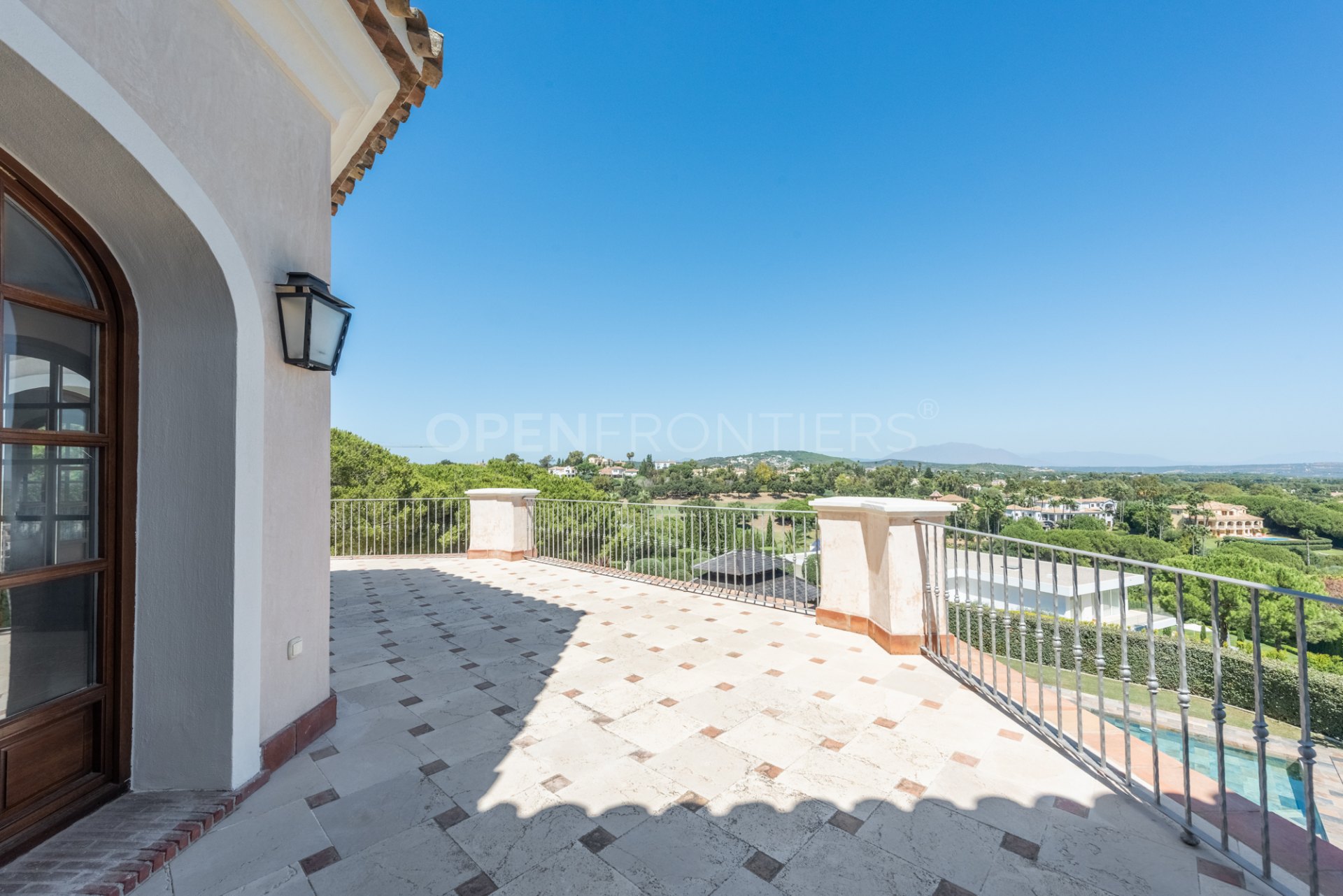 Luxury villa with panoramic sea, golf and mountain views in Almenara, Sotogrande Alto