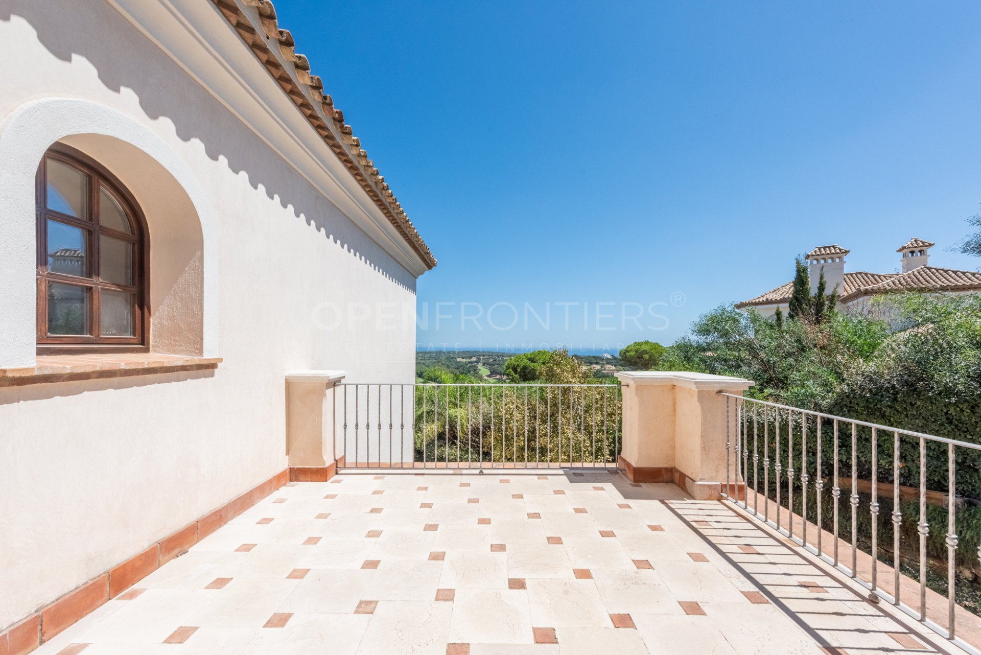 Luxury villa with panoramic sea, golf and mountain views in Almenara, Sotogrande Alto
