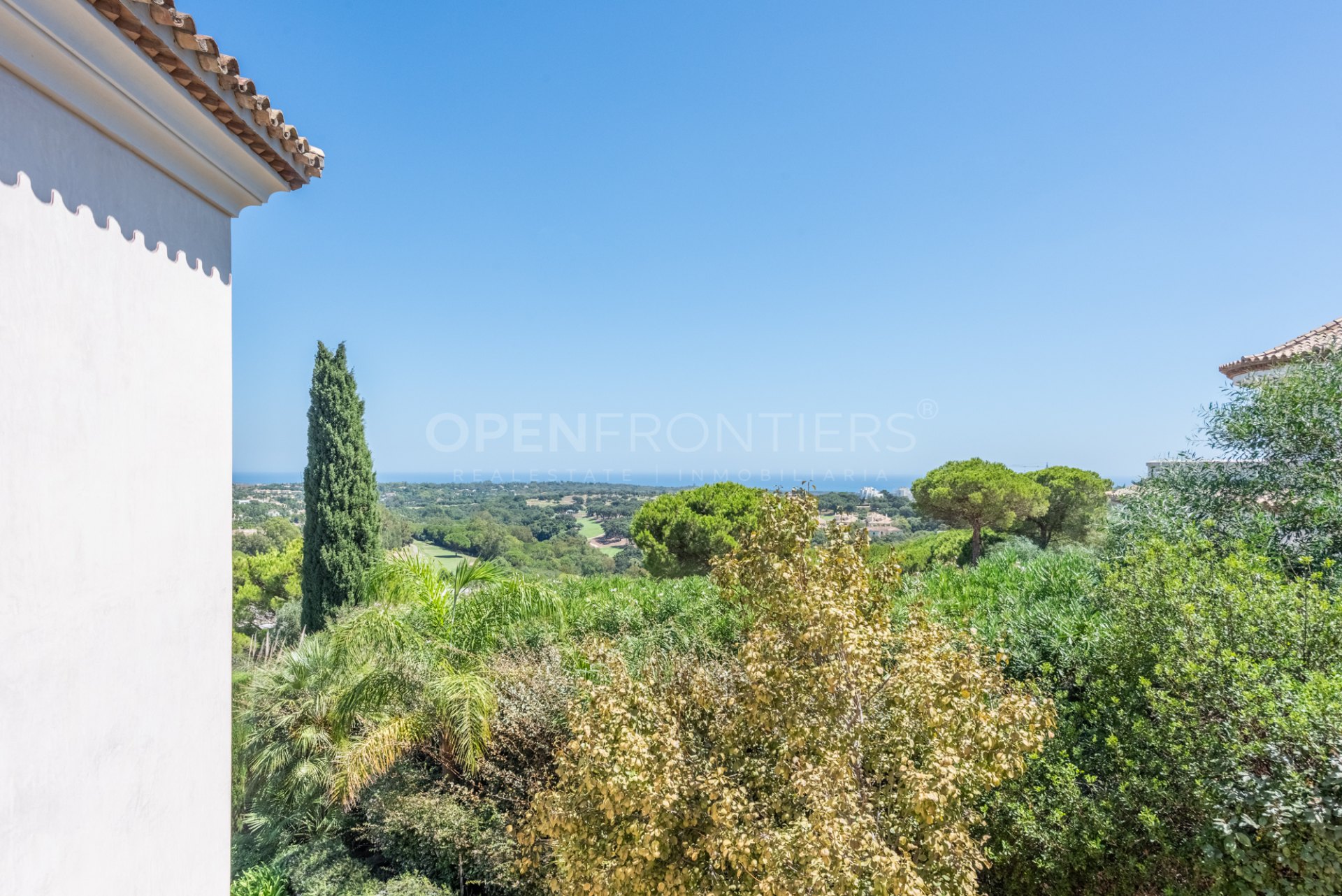 Luxury villa with panoramic sea, golf and mountain views in Almenara, Sotogrande Alto