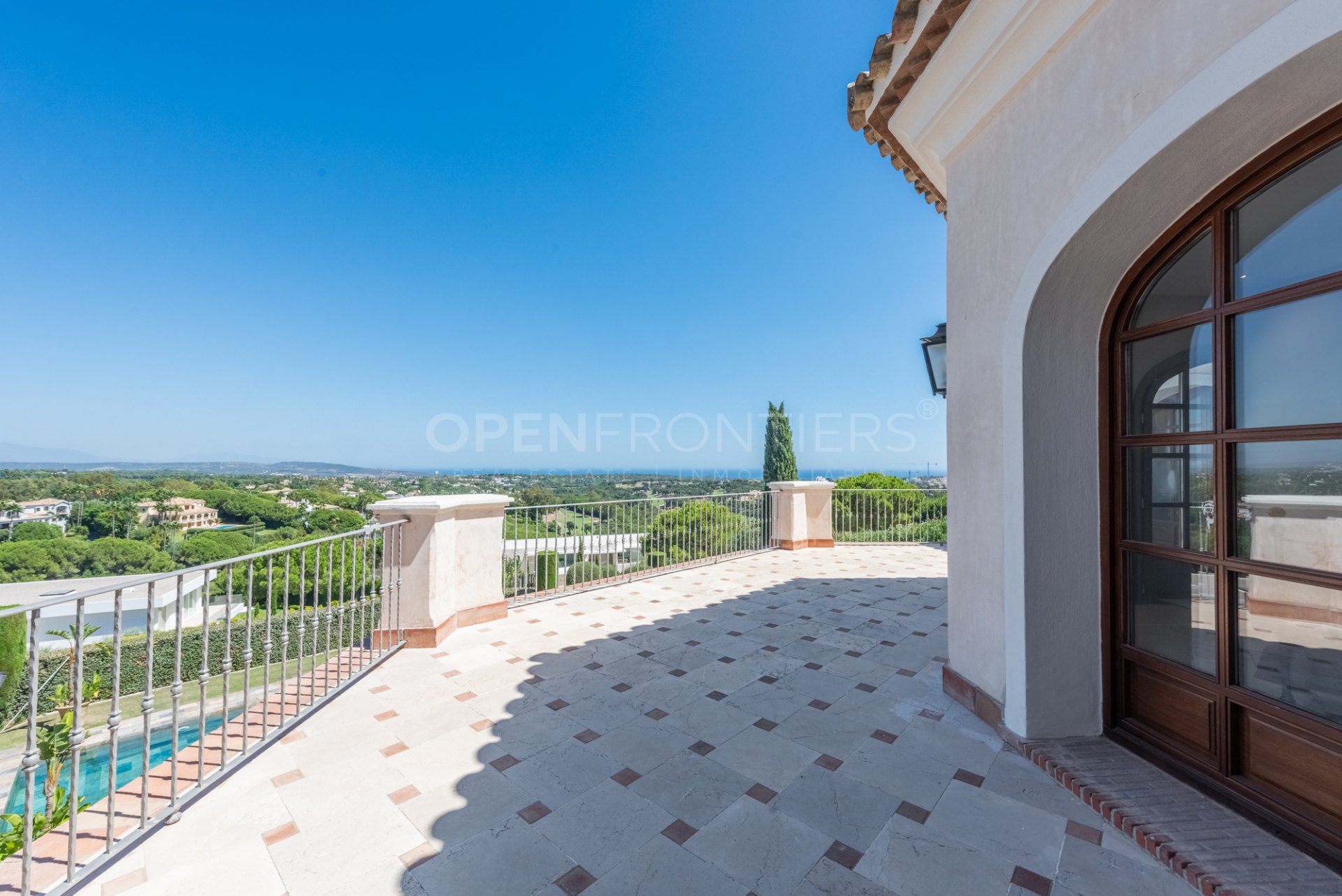 Luxury villa with panoramic sea, golf and mountain views in Almenara, Sotogrande Alto