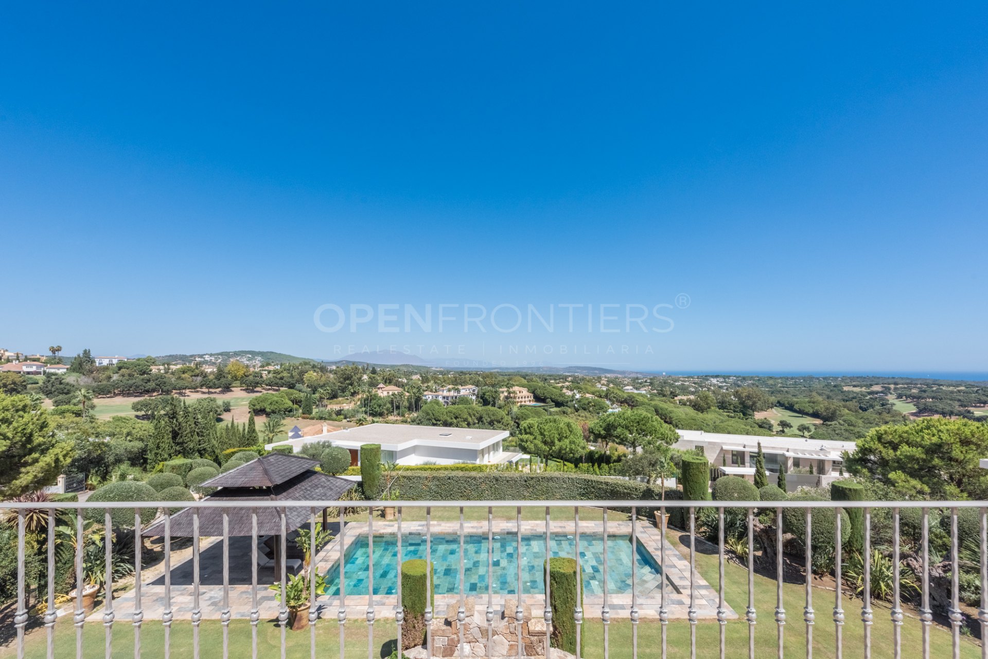 Luxury villa with panoramic sea, golf and mountain views in Almenara, Sotogrande Alto