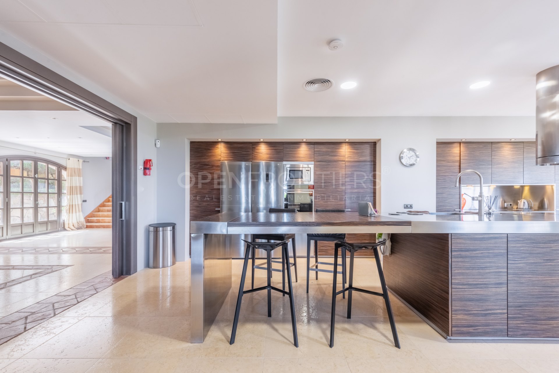 Luxury villa with panoramic sea, golf and mountain views in Almenara, Sotogrande Alto