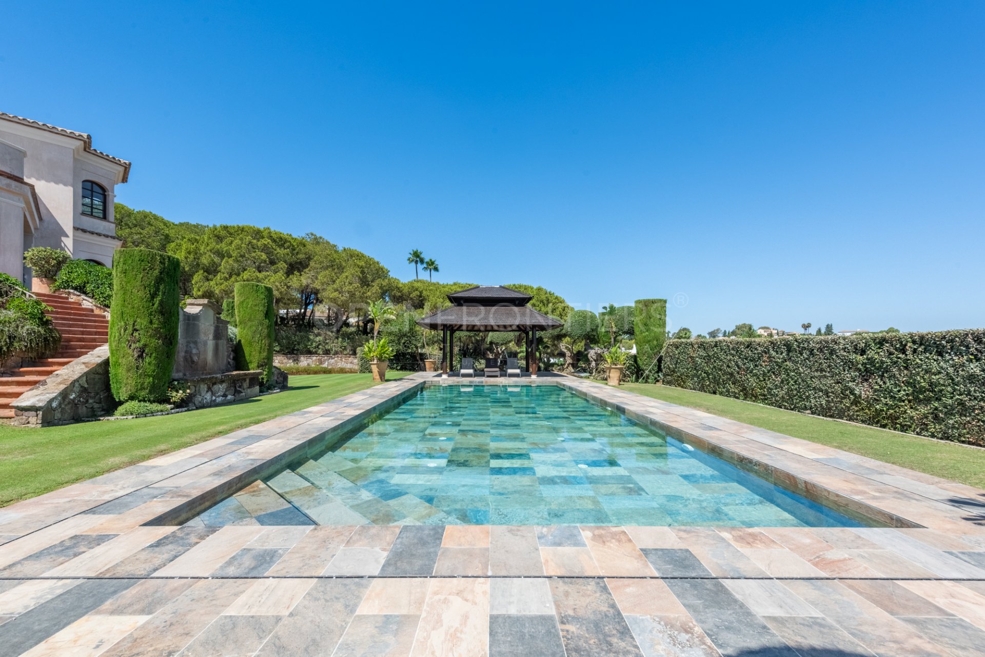 Luxury villa with panoramic sea, golf and mountain views in Almenara, Sotogrande Alto