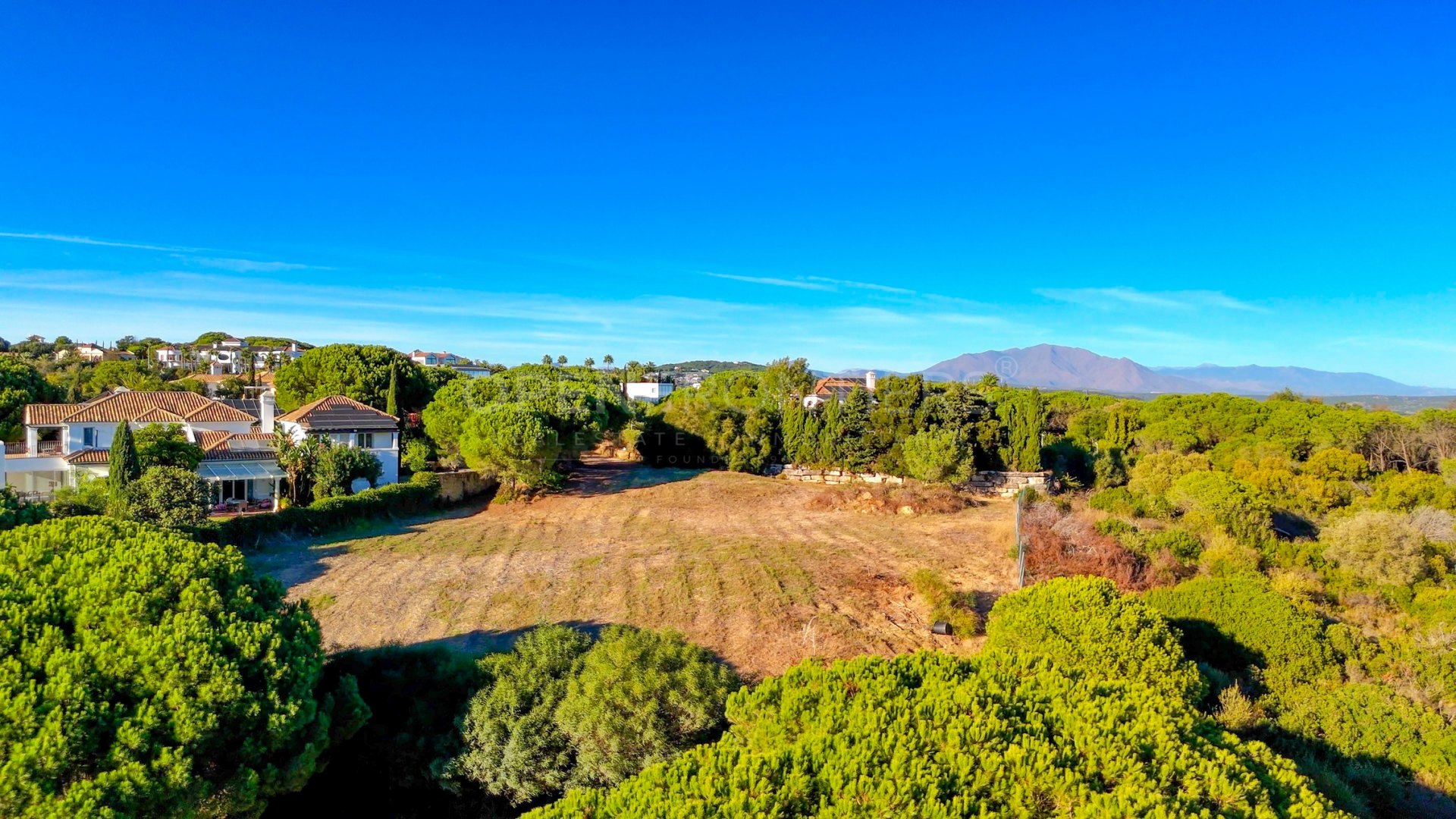 Plot in Sotogrande Alto with Almenara golf views