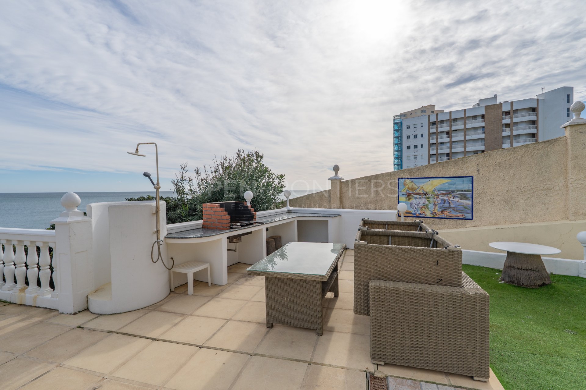 Front Line Beach Villa with Panoramic Views in Torreguadiaro, Sotogrande