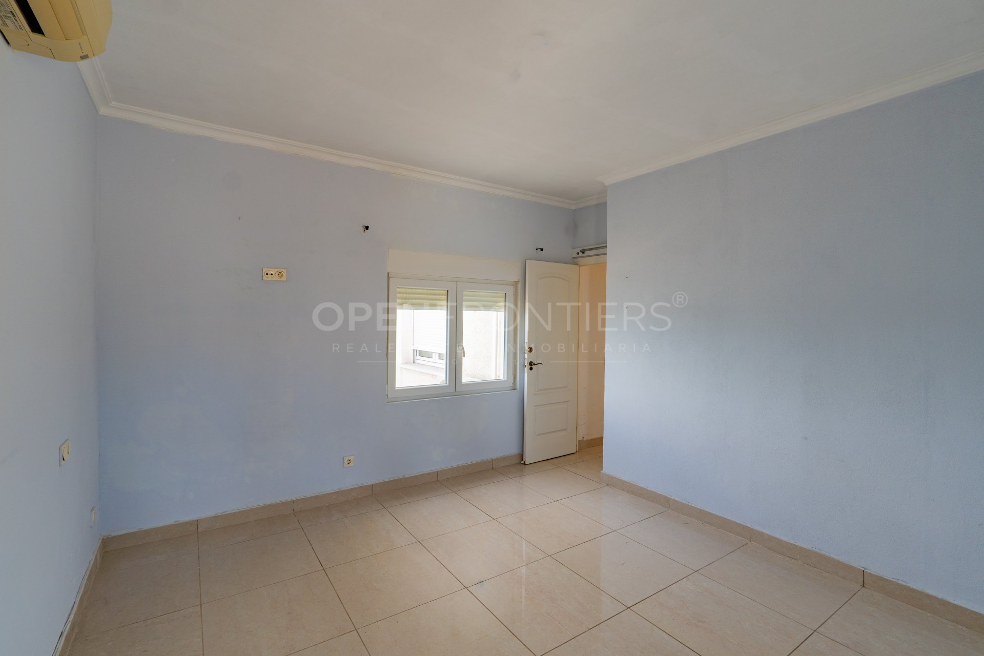 Front Line Beach Villa with Panoramic Views in Torreguadiaro, Sotogrande