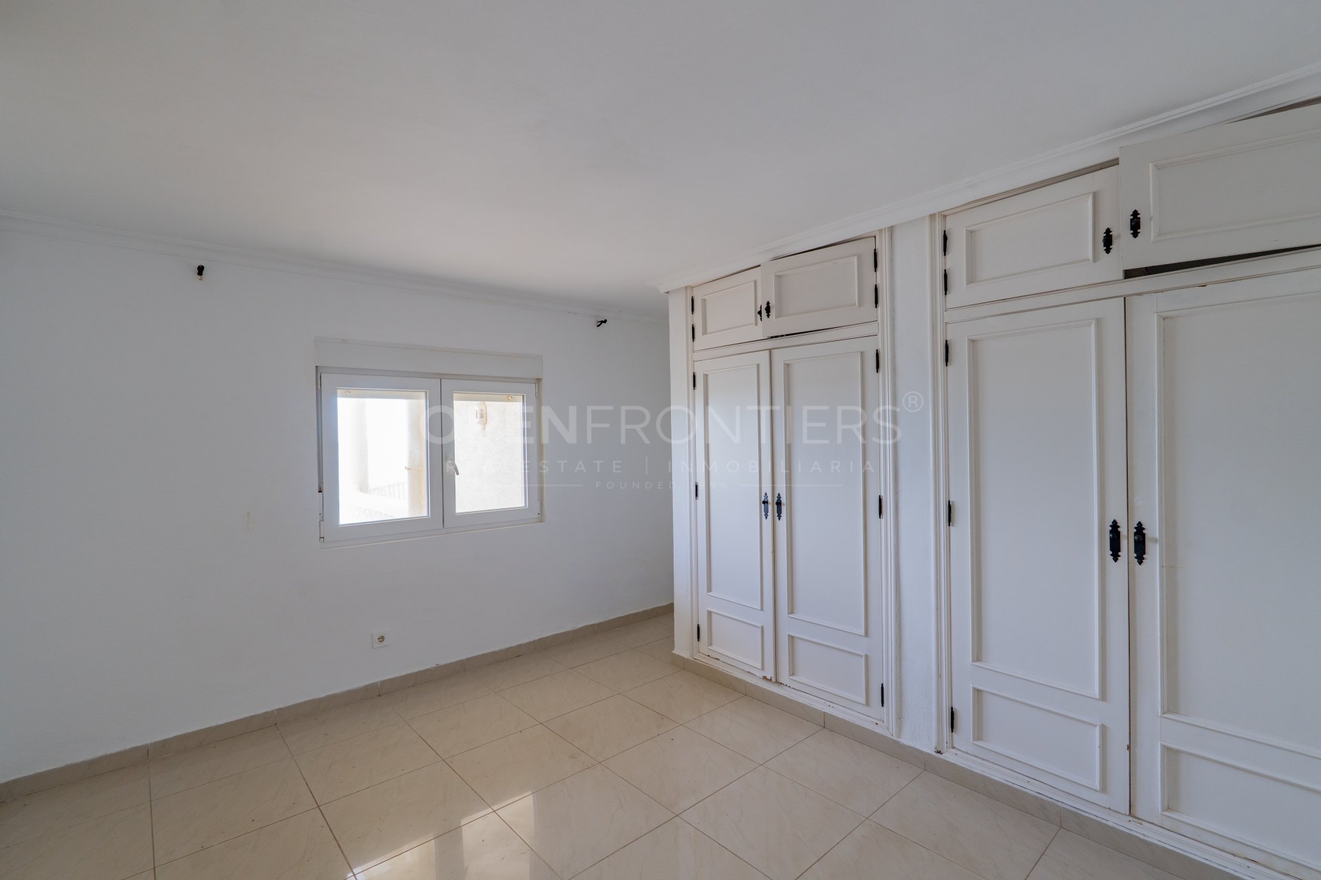 Front Line Beach Villa with Panoramic Views in Torreguadiaro, Sotogrande