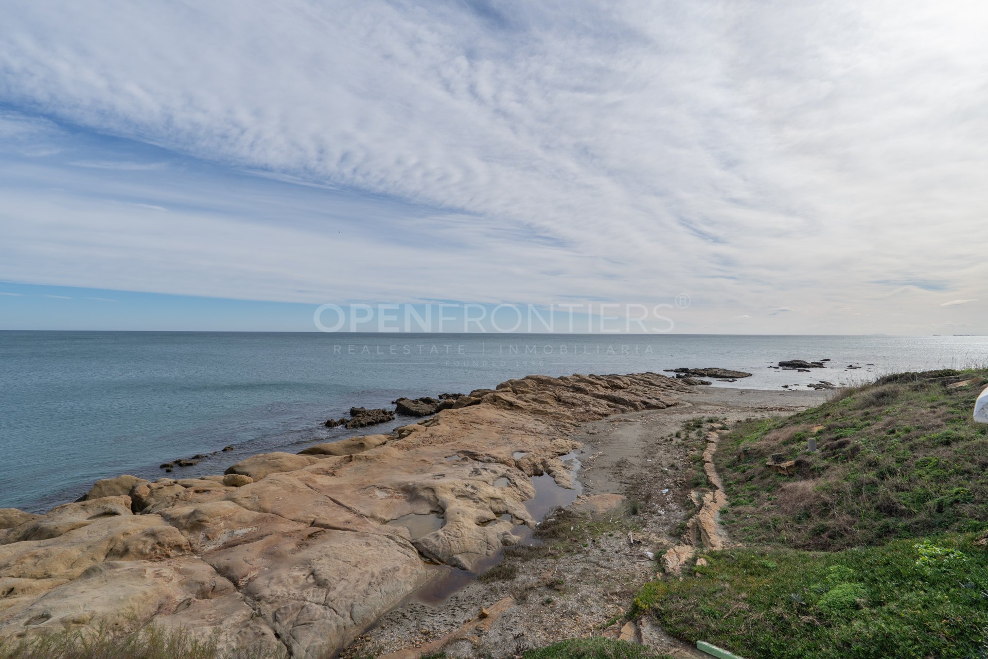 Front Line Beach Villa with Panoramic Views in Torreguadiaro, Sotogrande