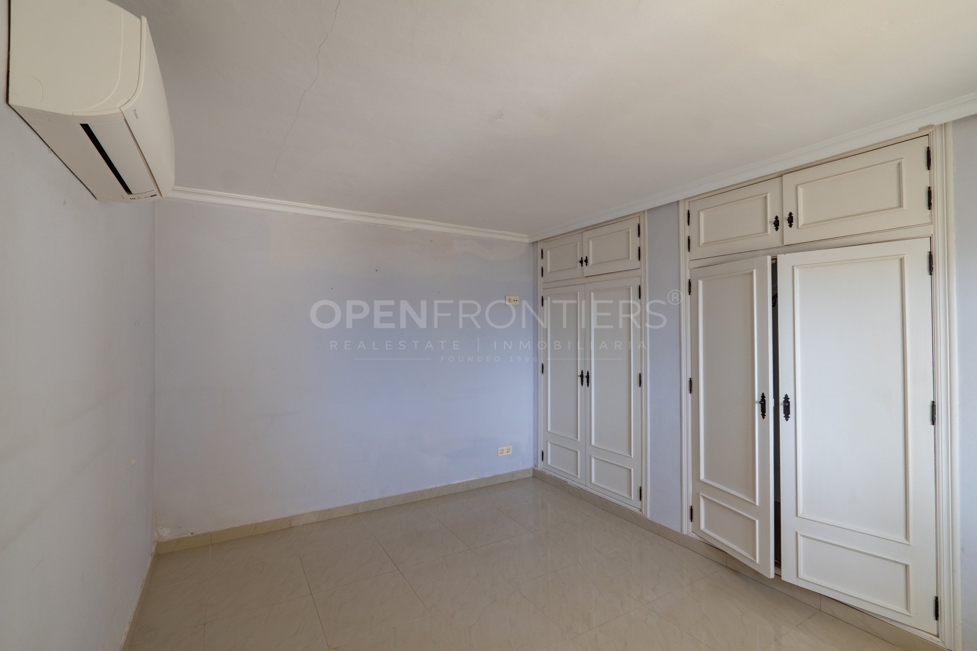 Front Line Beach Villa with Panoramic Views in Torreguadiaro, Sotogrande