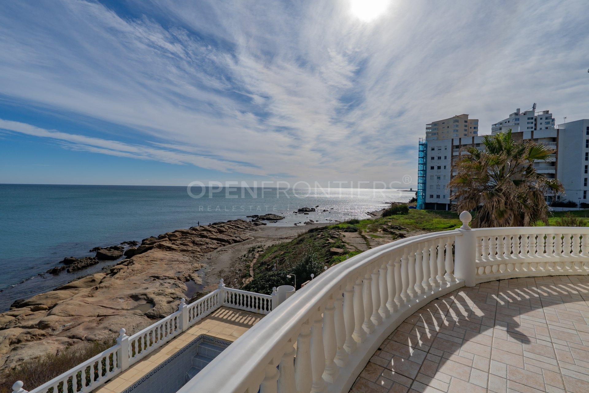 Front Line Beach Villa with Panoramic Views in Torreguadiaro, Sotogrande
