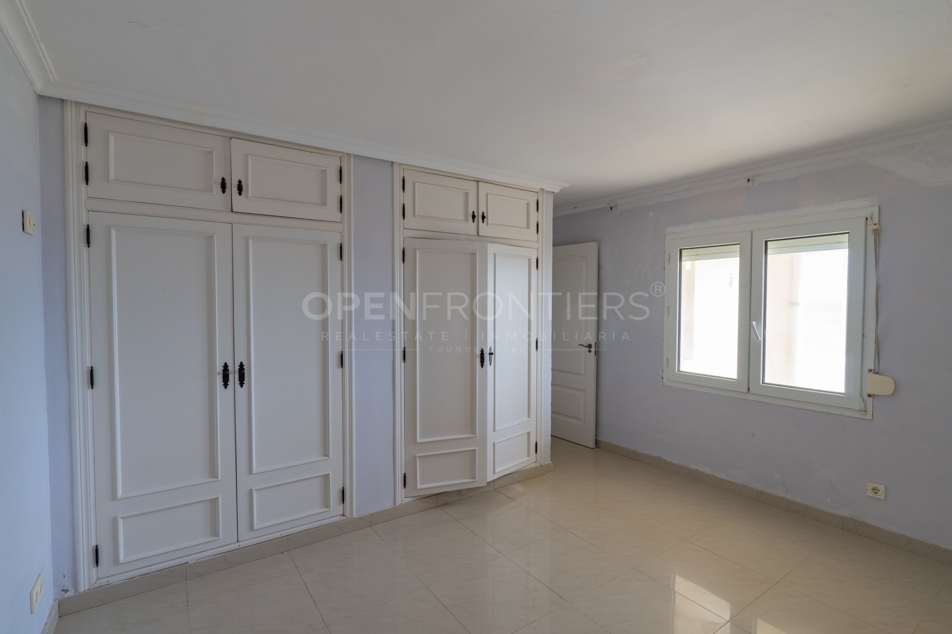 Front Line Beach Villa with Panoramic Views in Torreguadiaro, Sotogrande