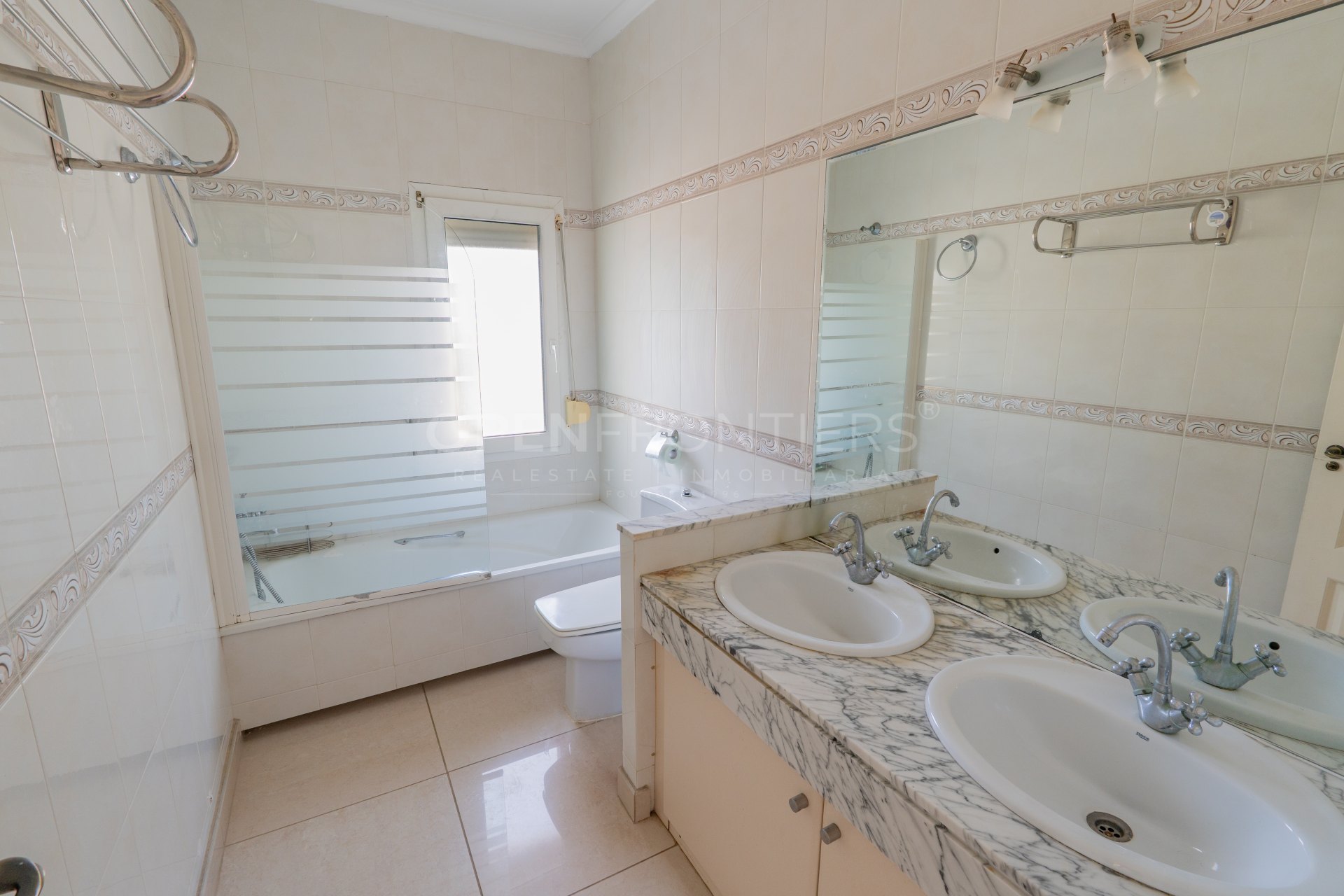 Front Line Beach Villa with Panoramic Views in Torreguadiaro, Sotogrande