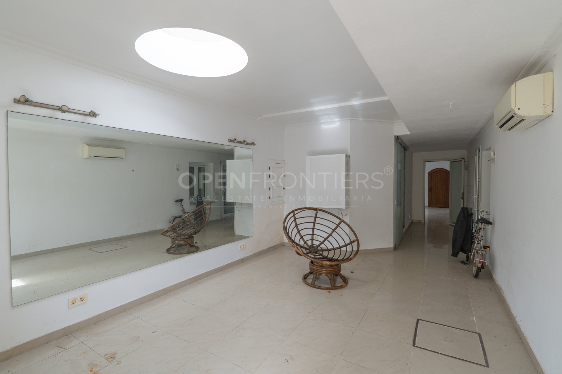 Front Line Beach Villa with Panoramic Views in Torreguadiaro, Sotogrande